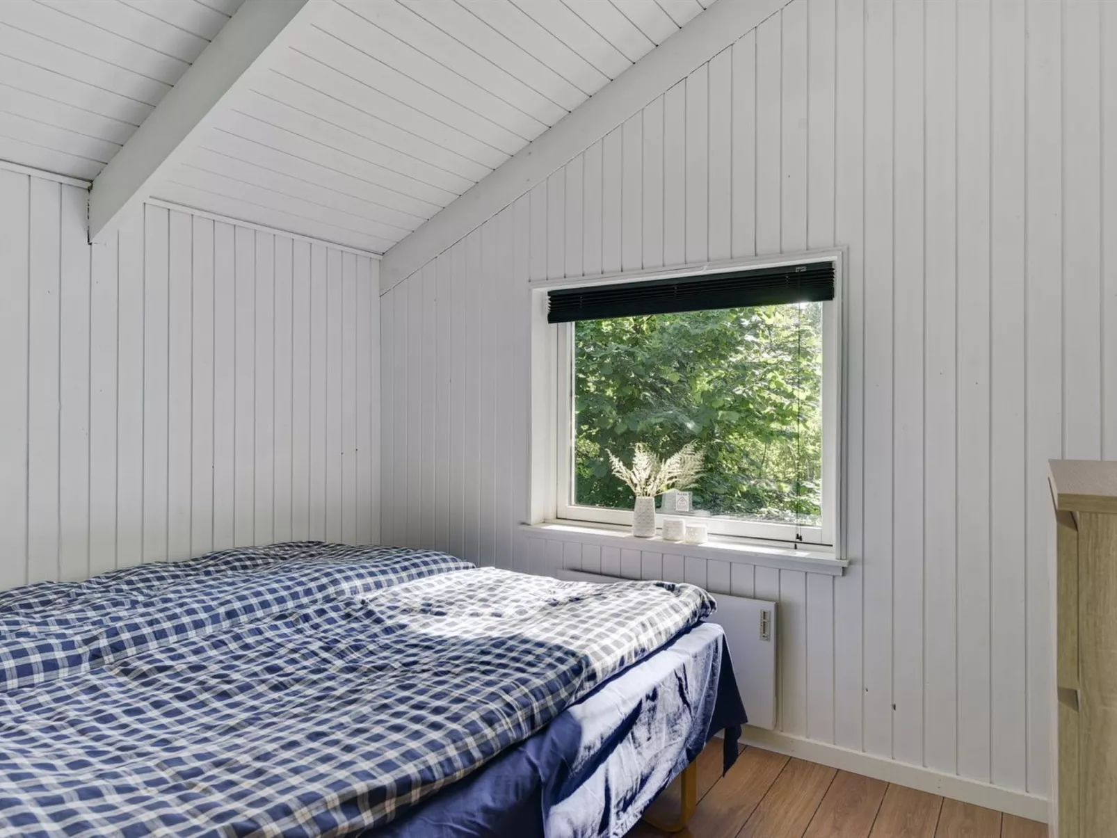 "Yngve" - 56.5km from the sea-Binnen