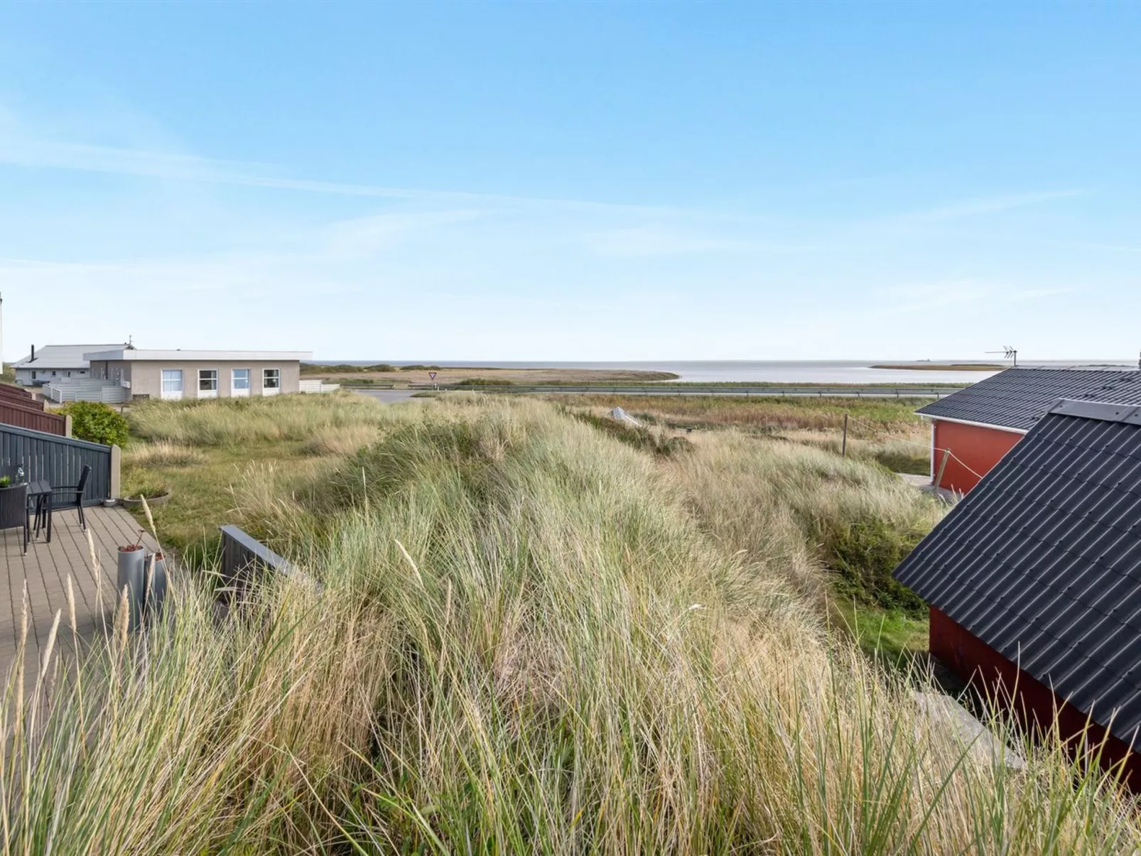 "Elizabeta" - 100m to the fjord-Buiten