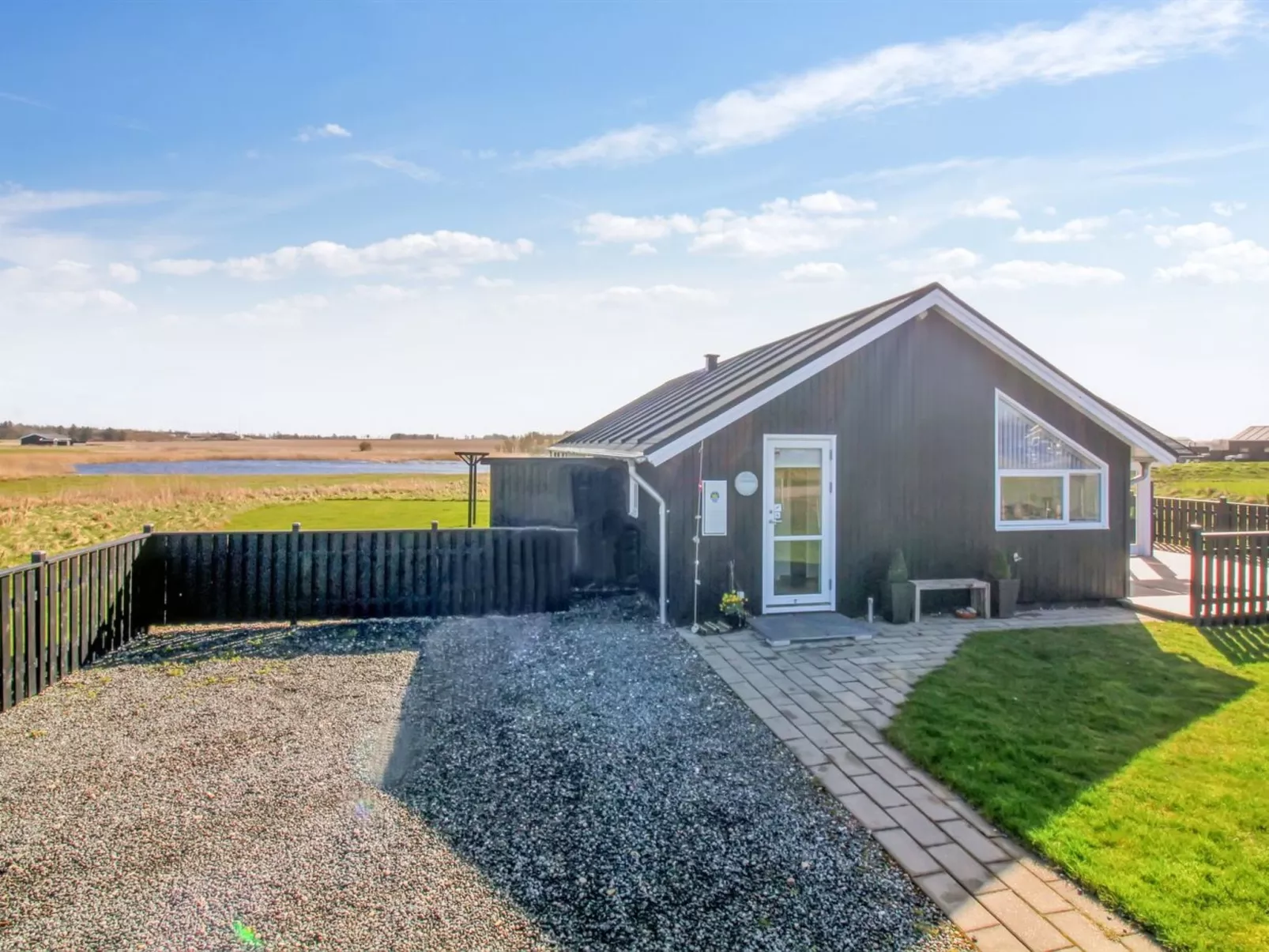 "Mirkka" - 1.5km from the sea-Buiten