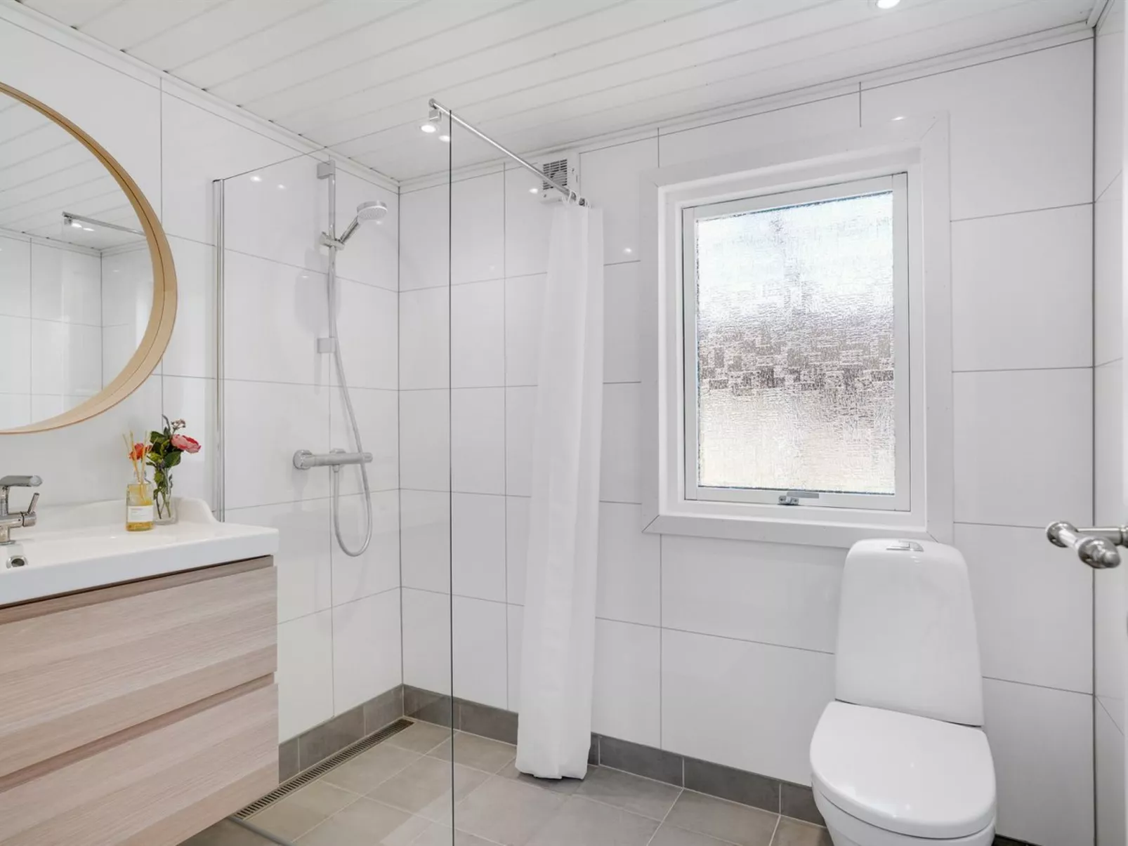 "Sveina" - 600m from the sea-Binnen