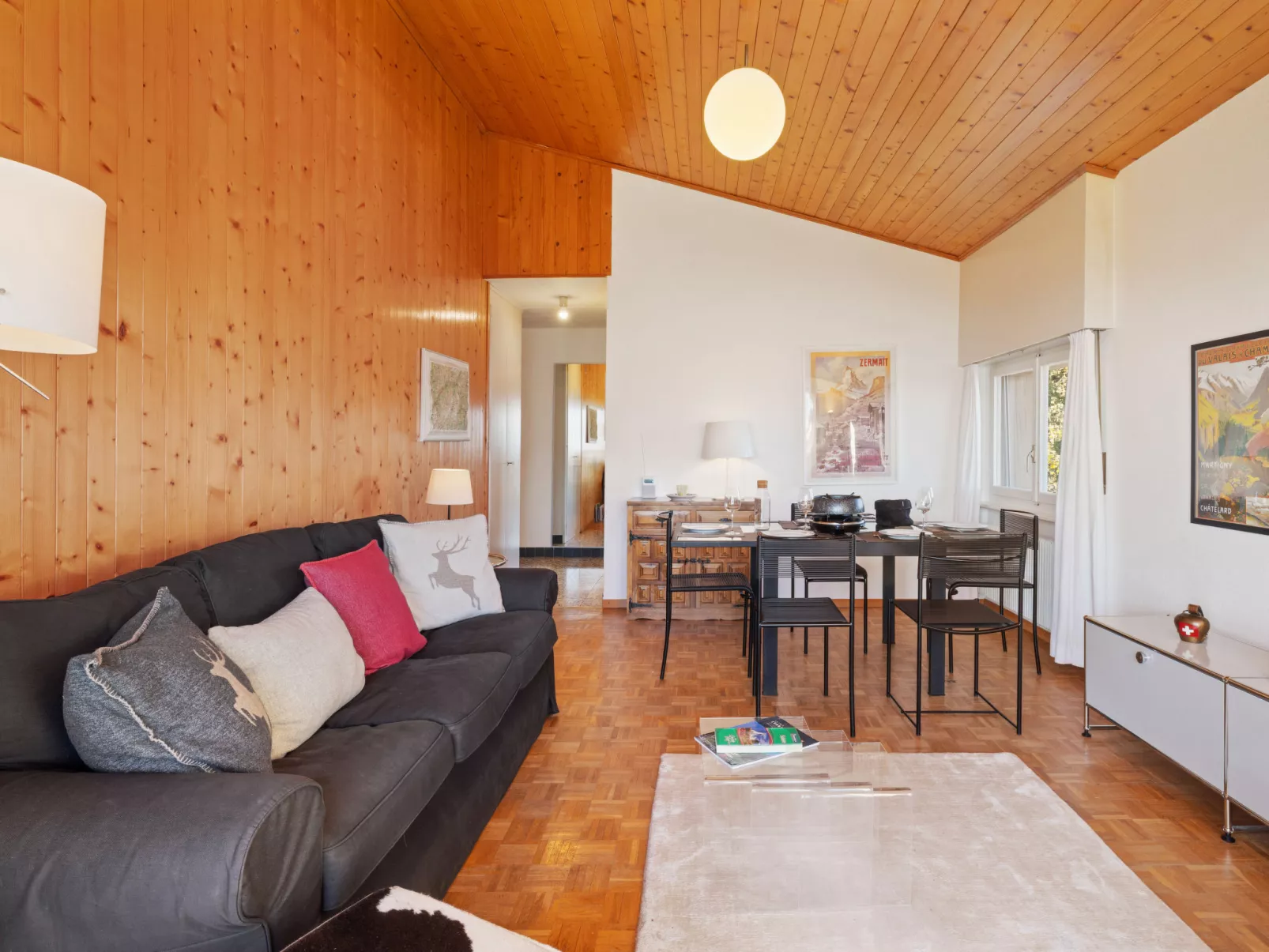 Belmont Est 80-Binnen