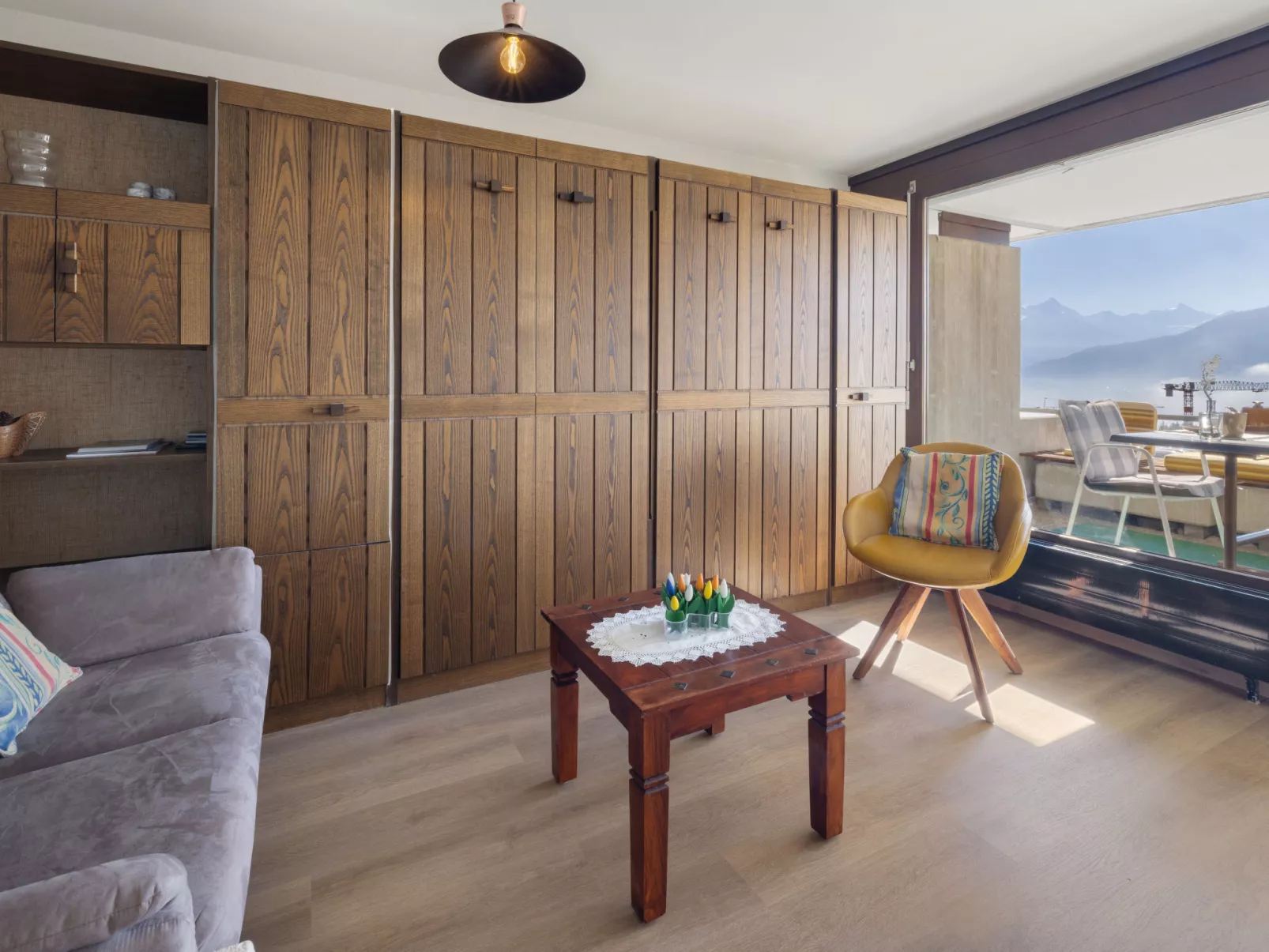 Jeanne D'Arc Apt. A-8-Binnen