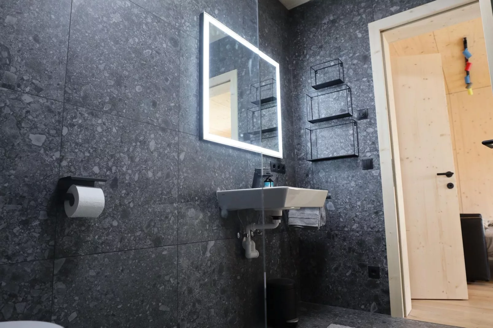 Penthouse in Mieders-Badkamer