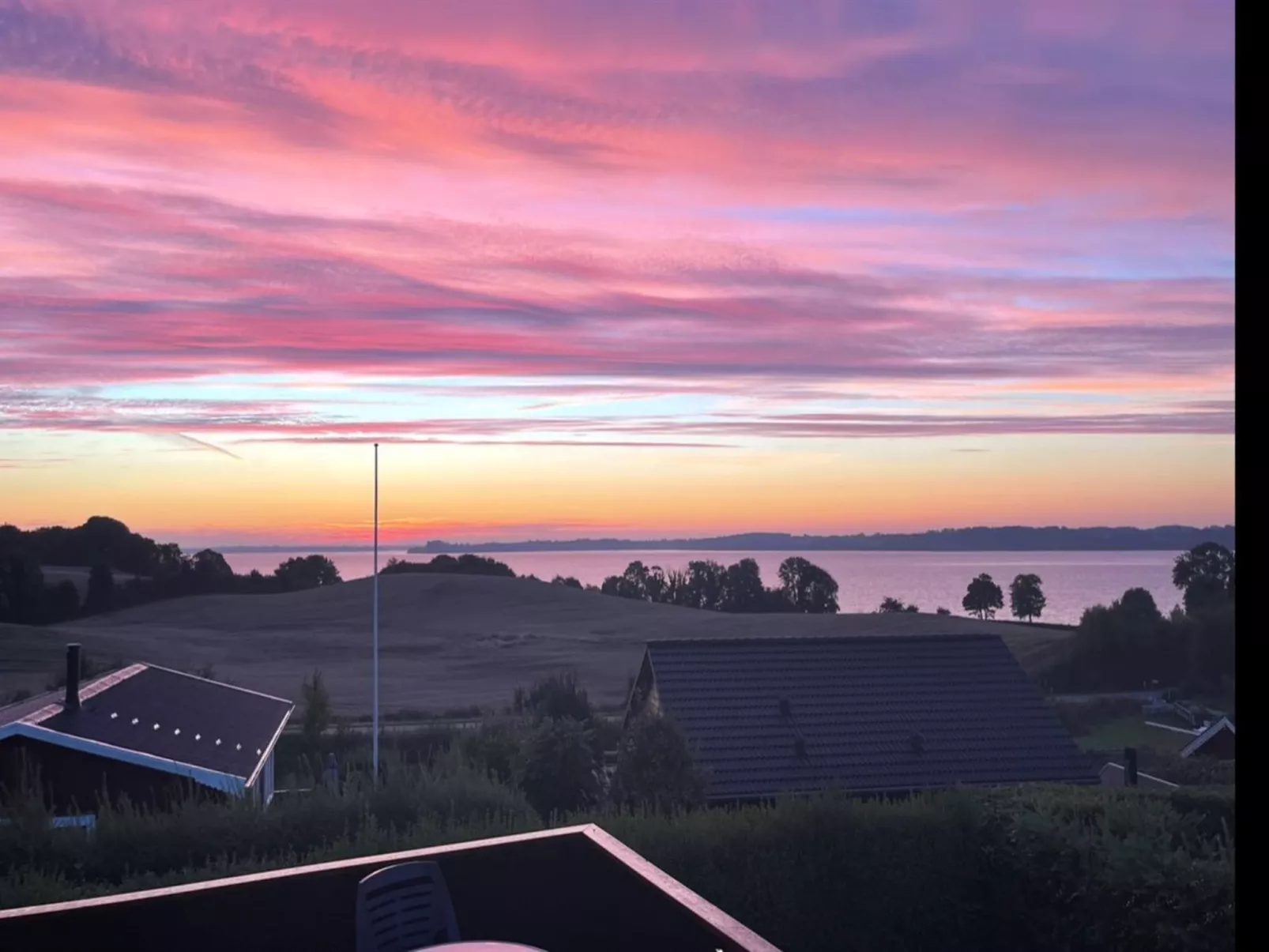 "Axeln" - 300m to the fjord-Buiten