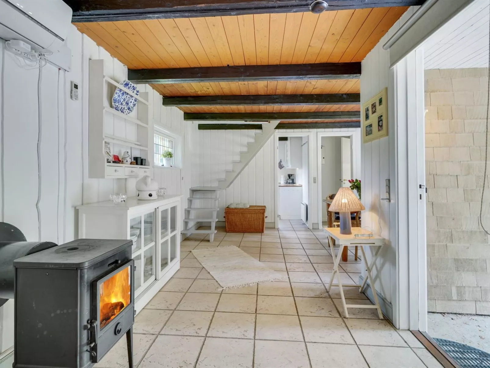 "Vemund" - 750m from the sea-Binnen