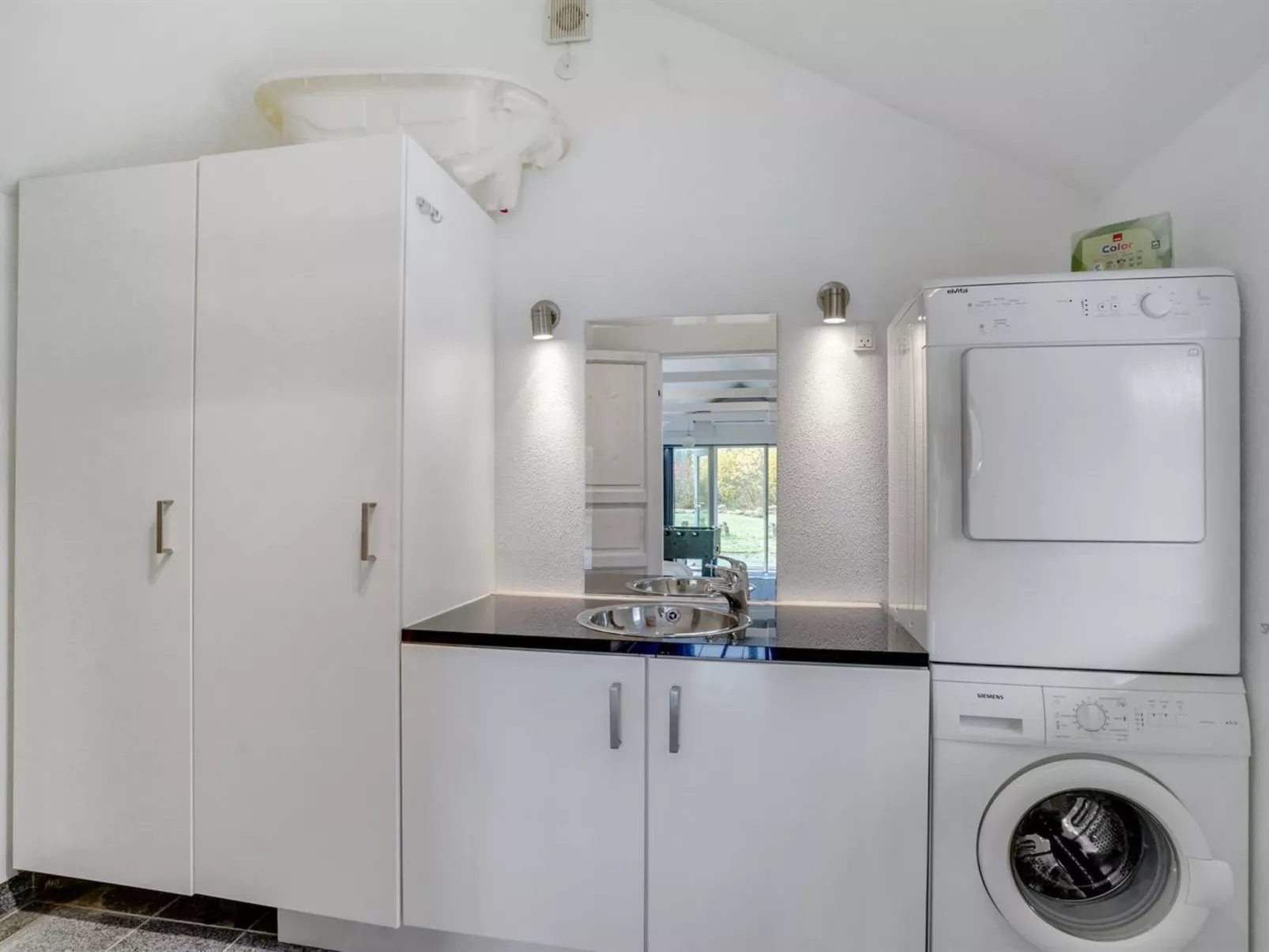 "Elis" - 90m to the fjord-Binnen