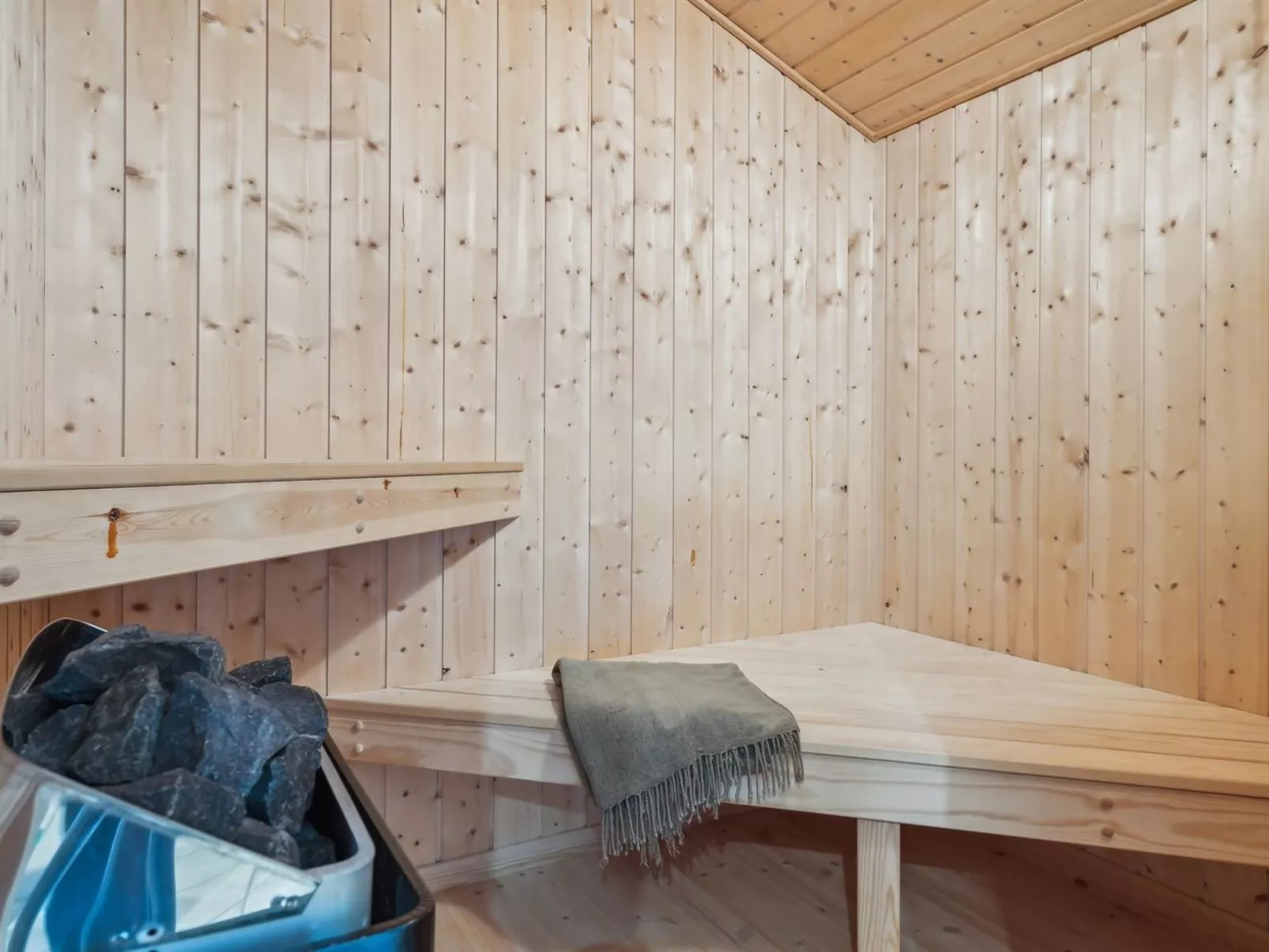 "Ros" - 350m from the sea-Binnen