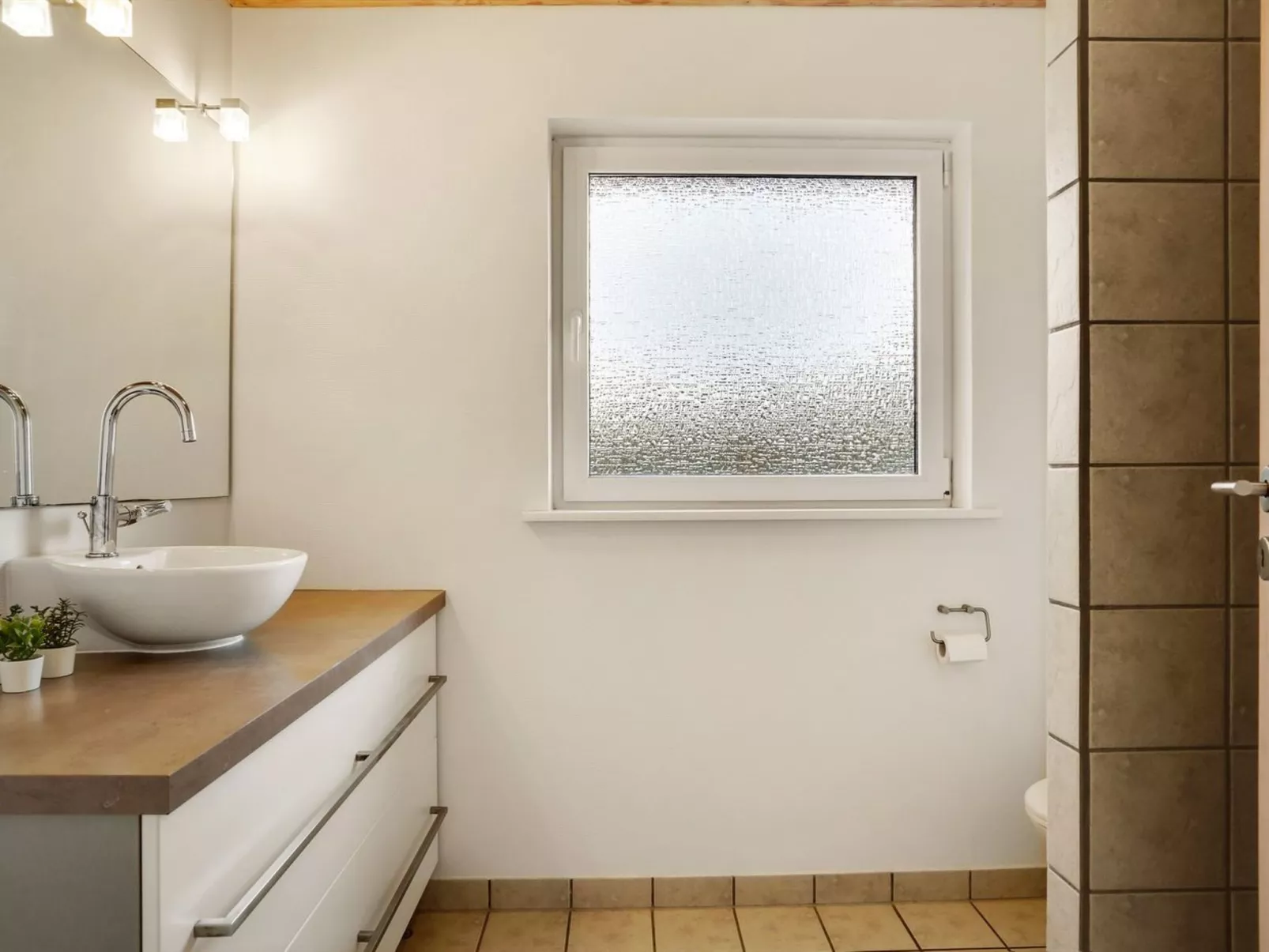 "Lirim" - 50m from the sea-Binnen