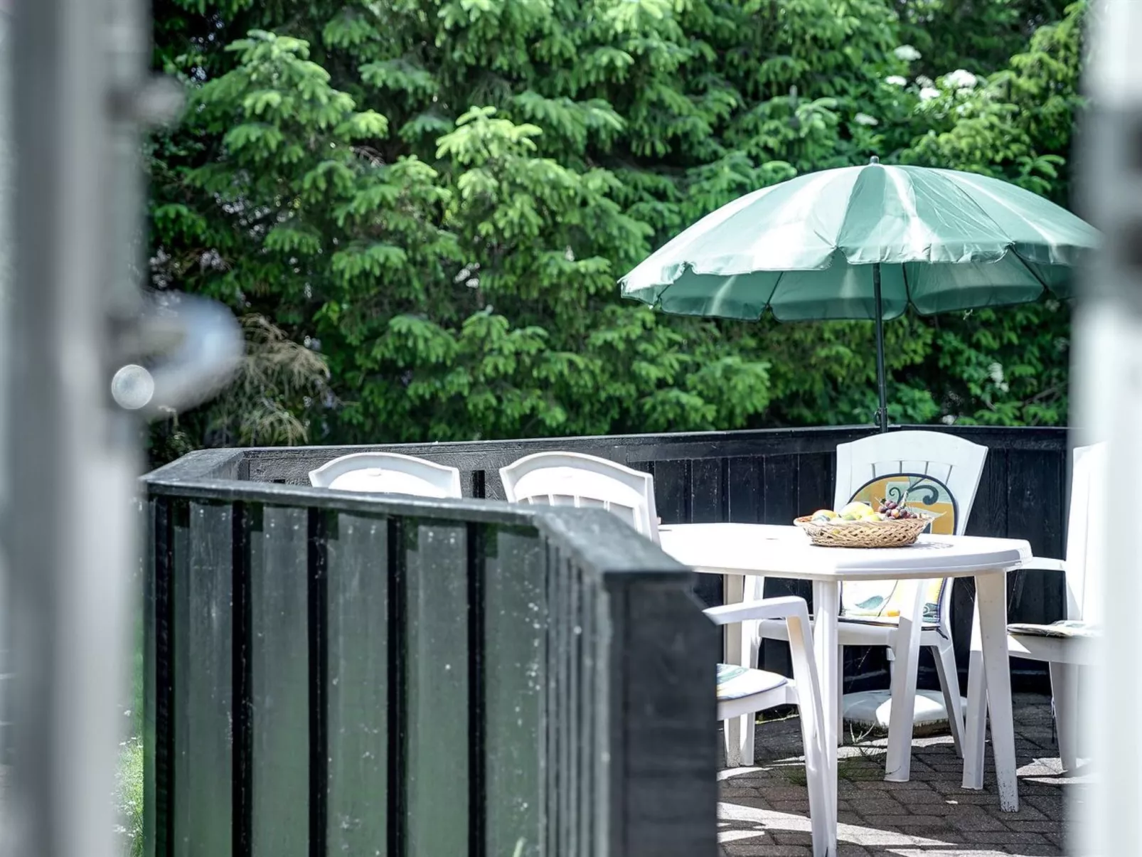 "Hemming" -  from the sea-Buiten