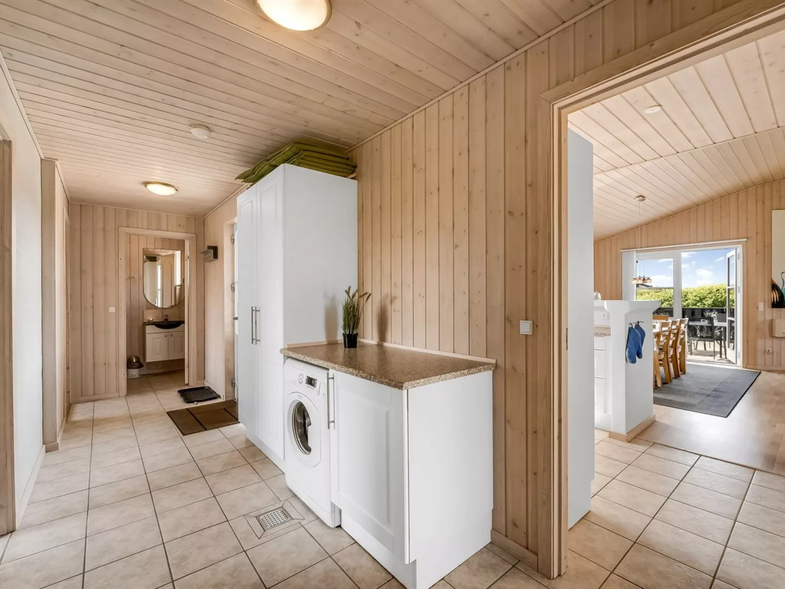 "Saara" - 700m to the fjord-Binnen