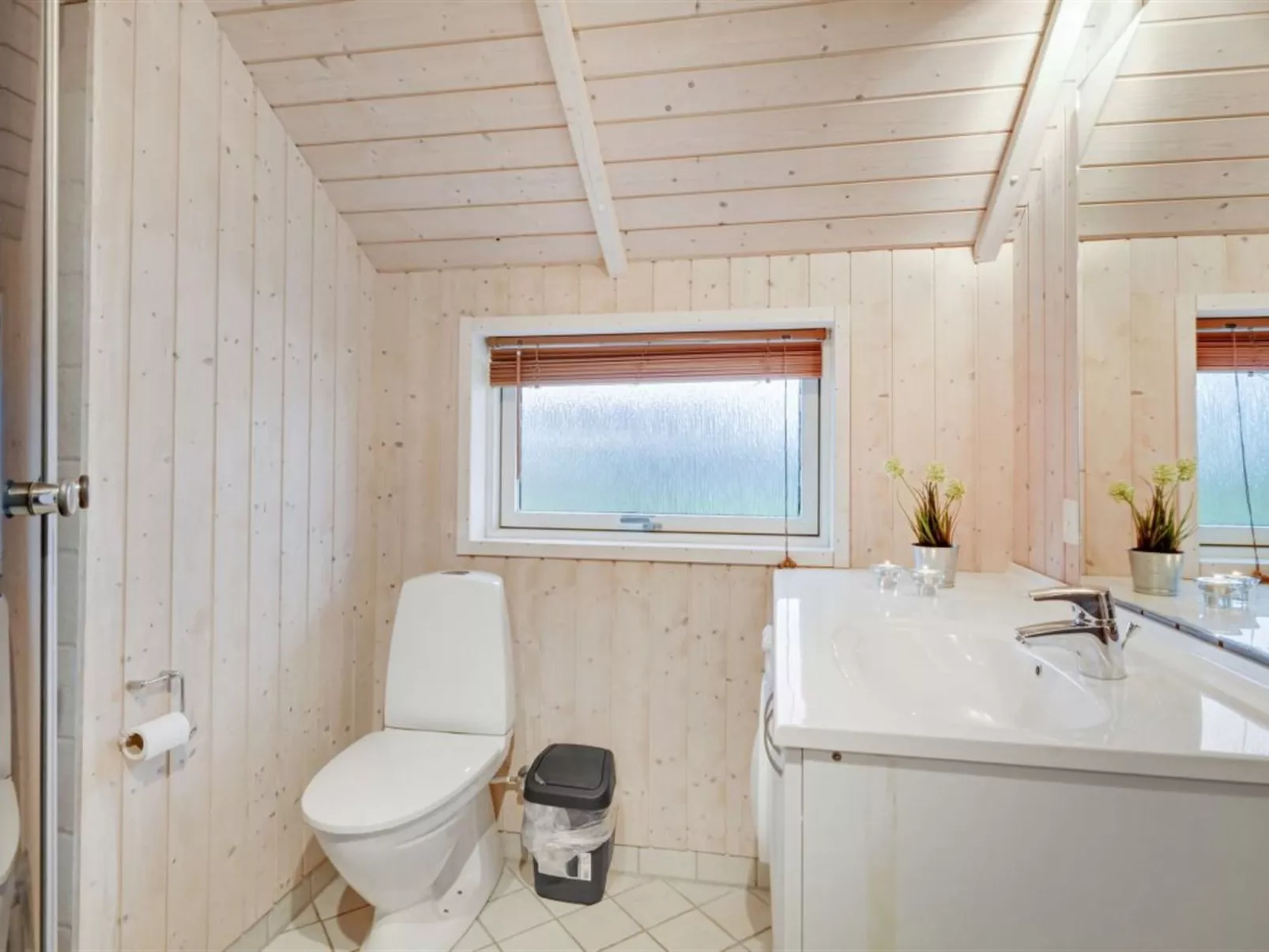 "Clarina" - 800m to the fjord-Binnen