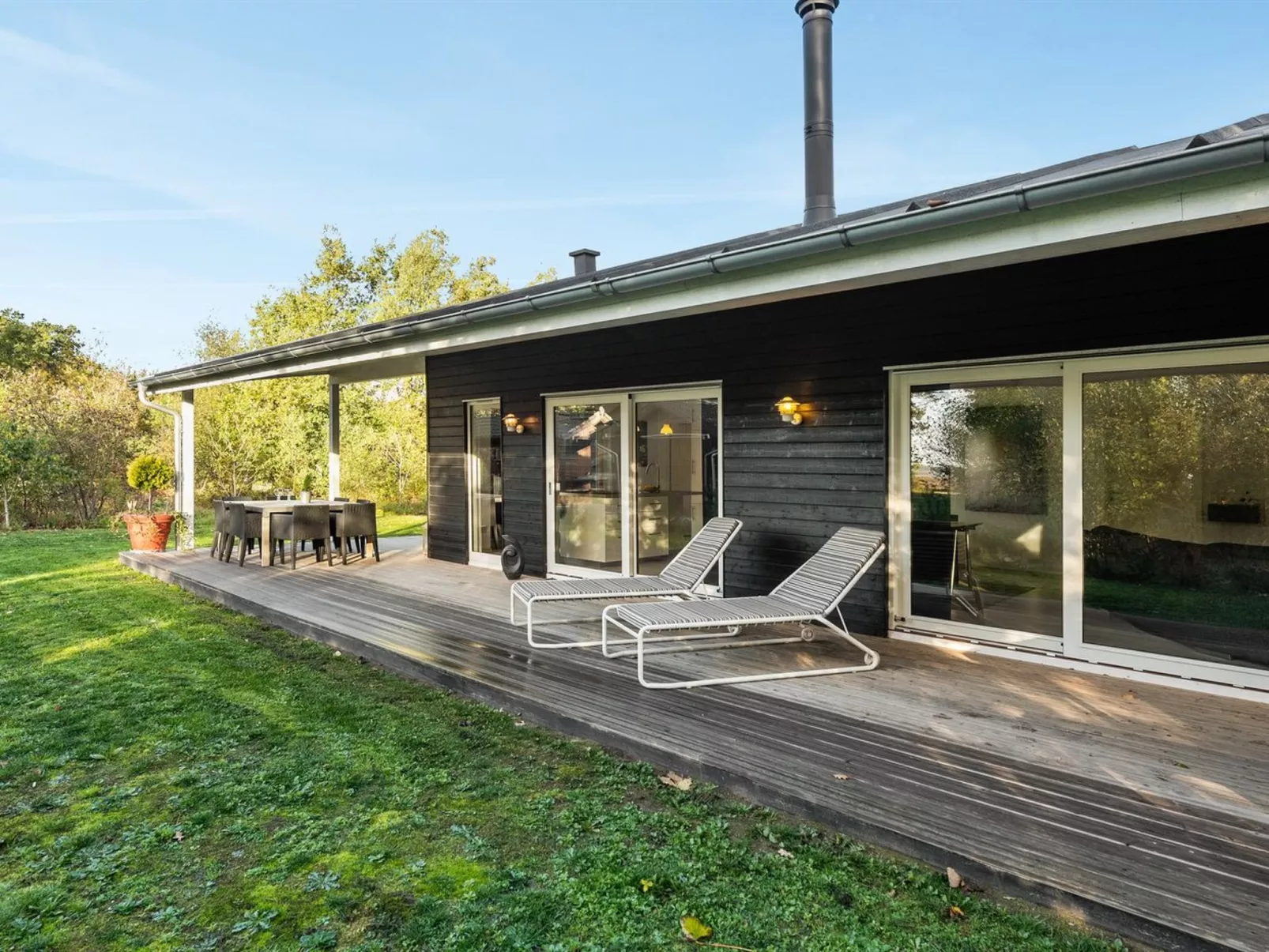 "Elfriede" - 400m to the fjord-Buiten