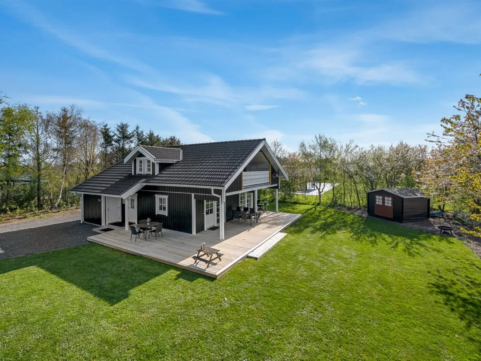 "Adelia" - 850m to the fjord-Buiten