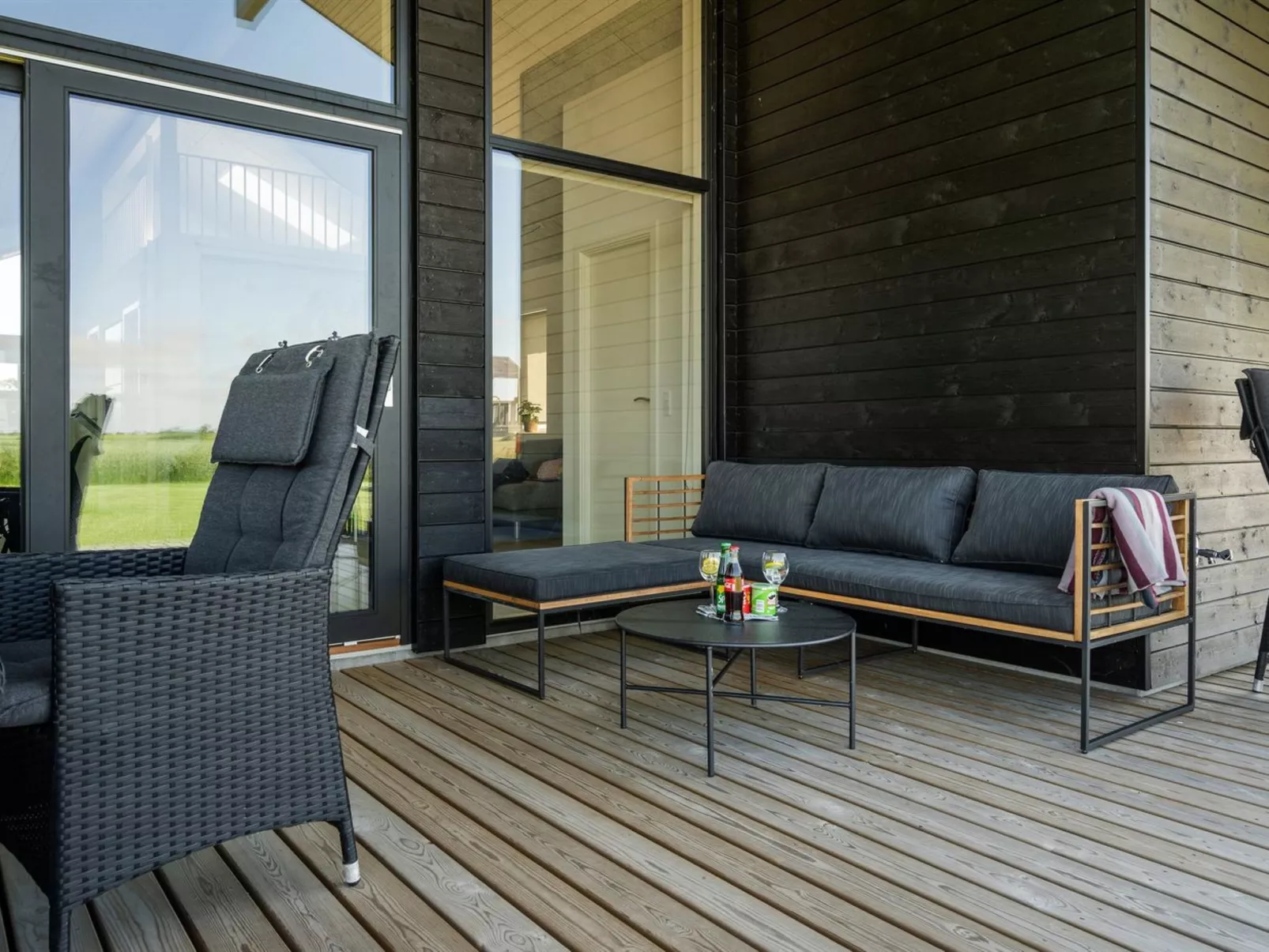 "Thalie" - 400m from the sea-Buiten