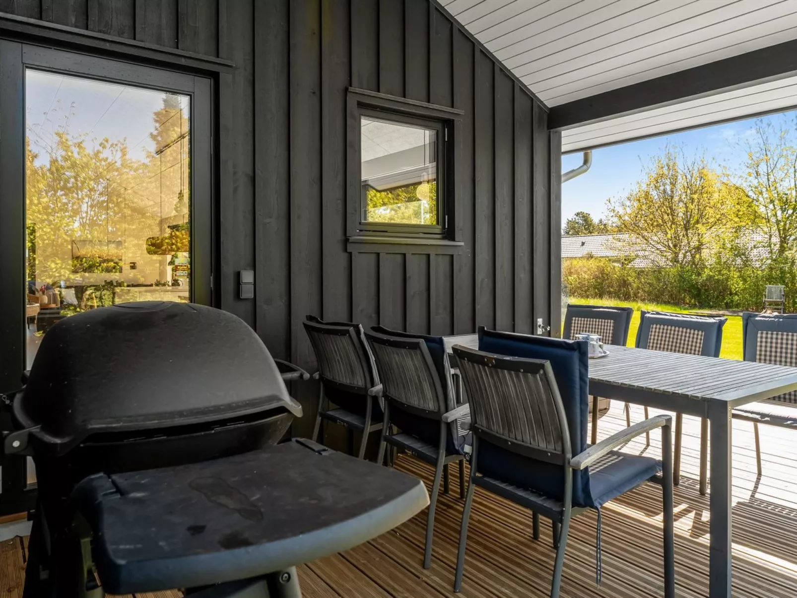 "Alfrede" -  from the sea-Buiten