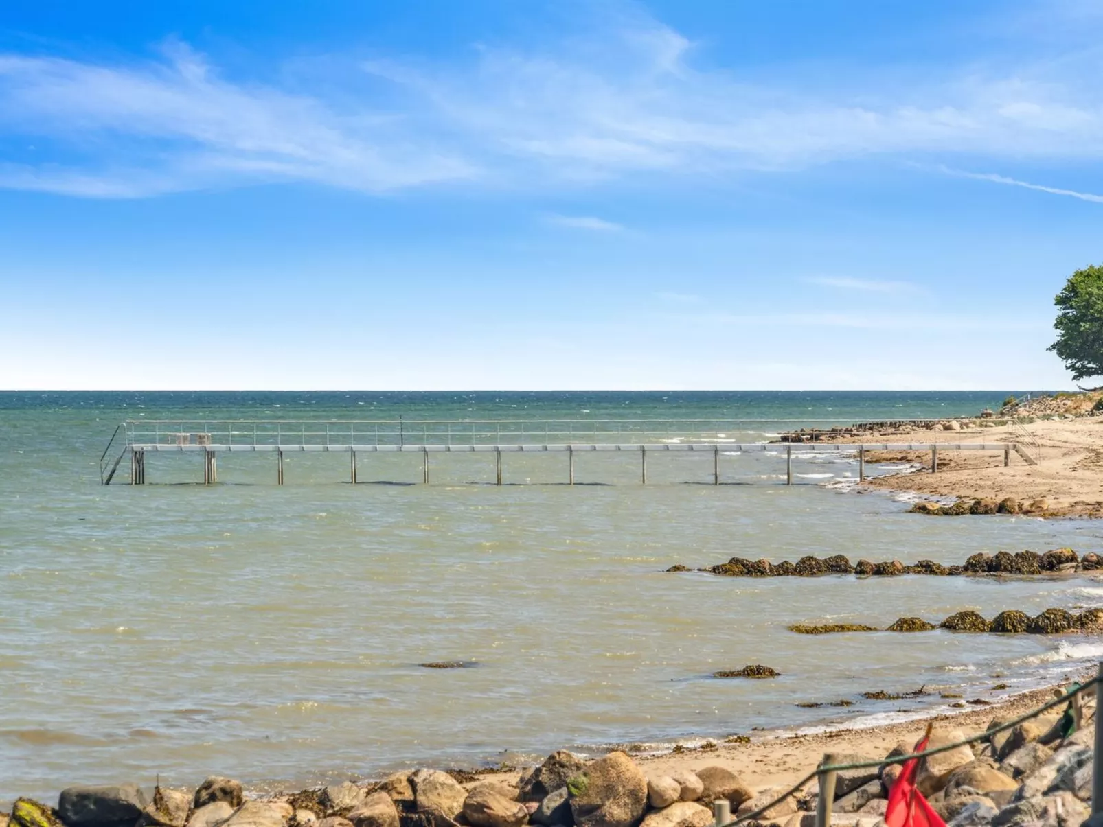 "Kennet" - 30m from the sea-Buiten