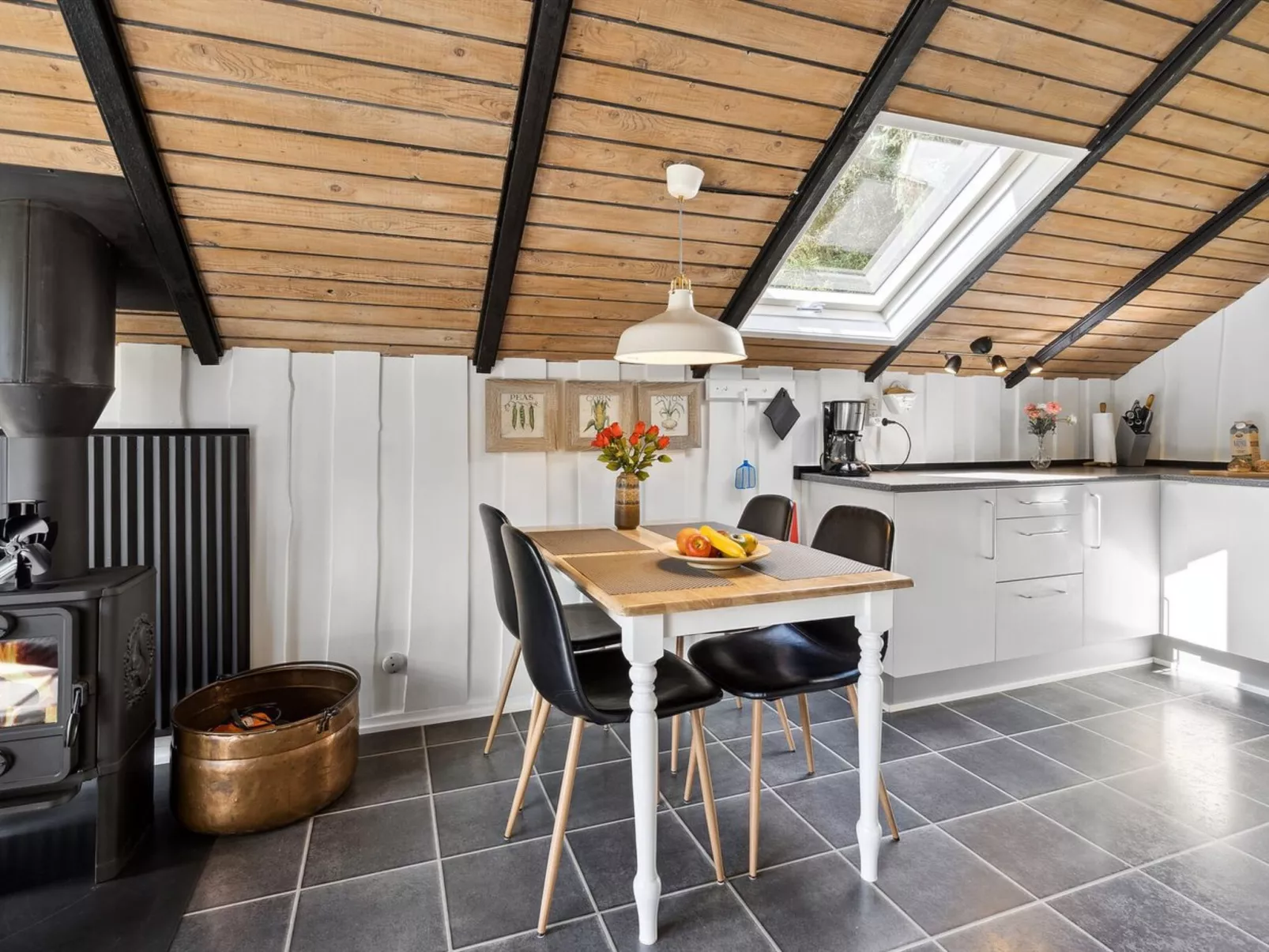 "Anselma" - 30km from the sea-Binnen