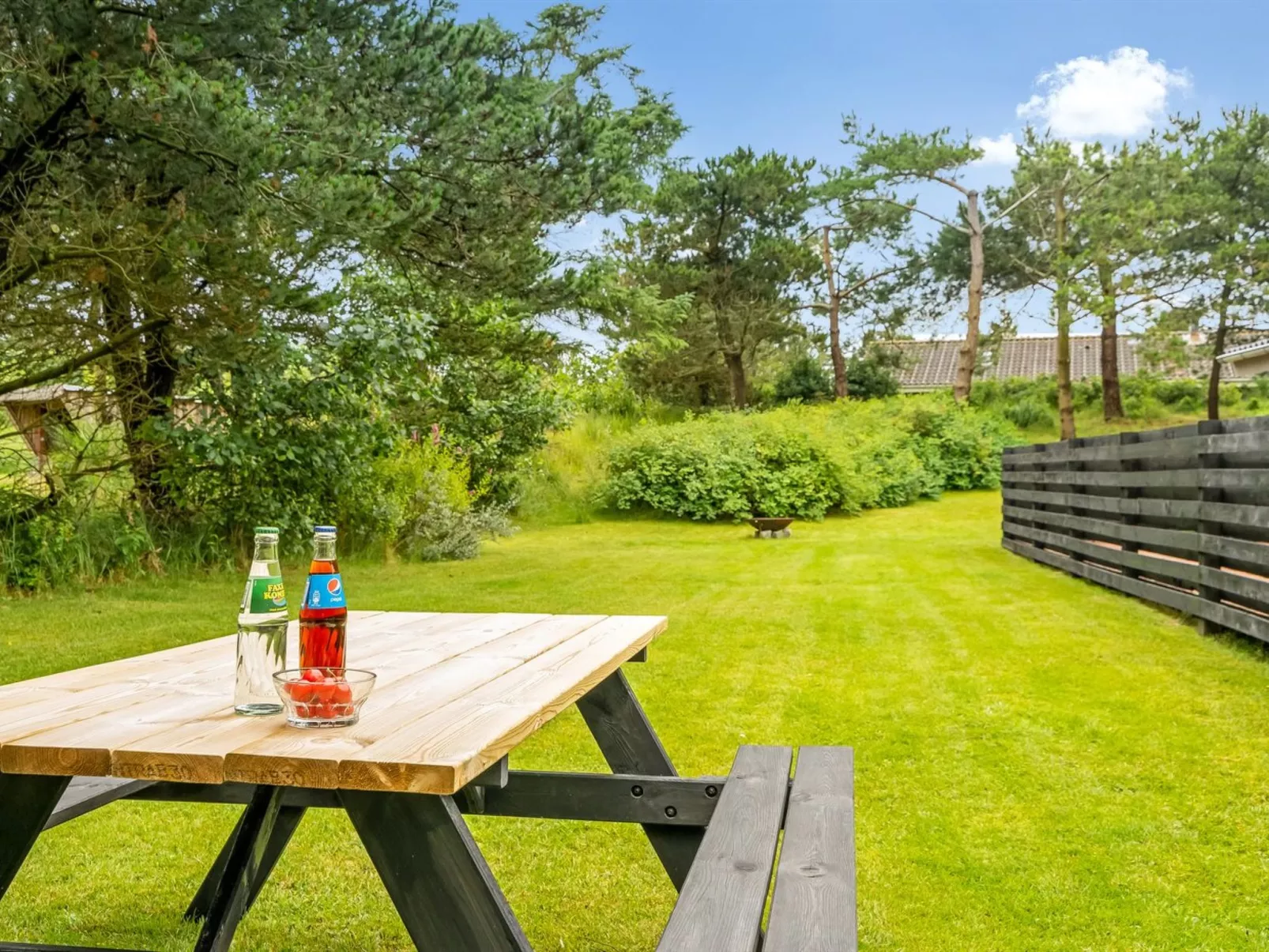 "Pia" - 250m to the fjord-Buiten