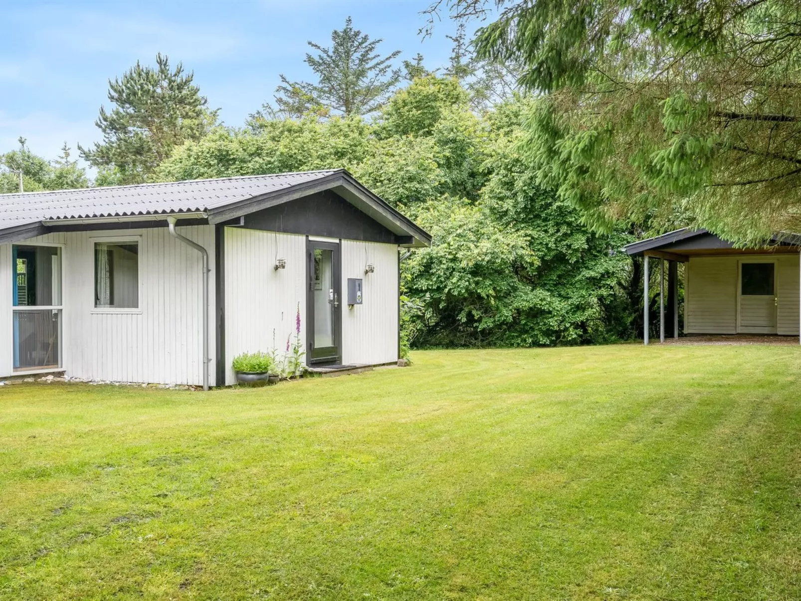 "Suri" - 200m to the fjord-Buiten