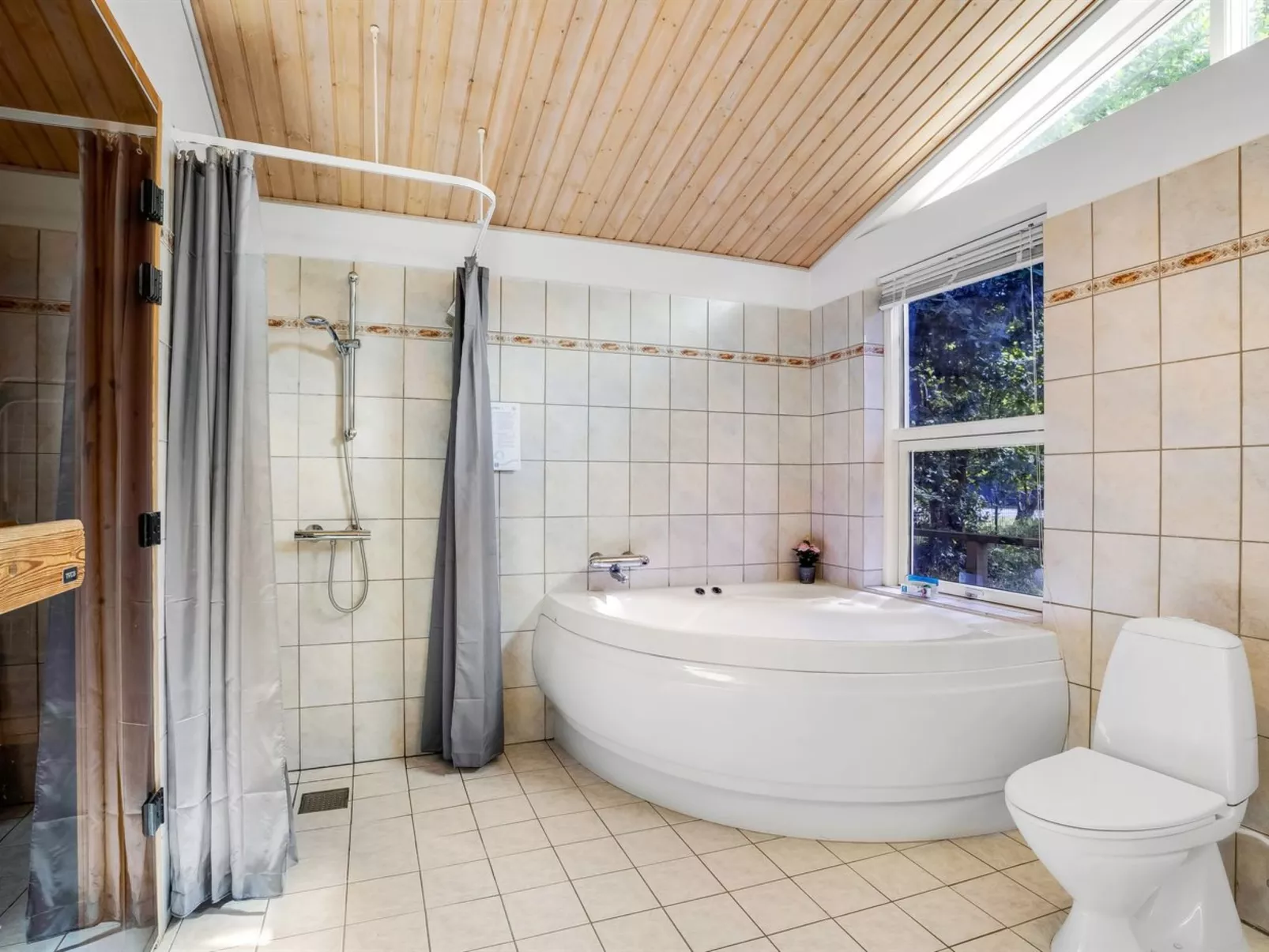 "Gravers" - 100m from the sea-Binnen