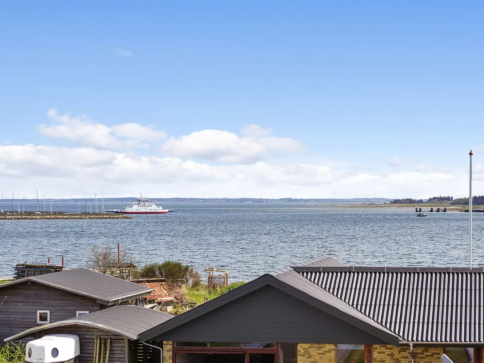 "Mirja" - 50m to the fjord-Buiten