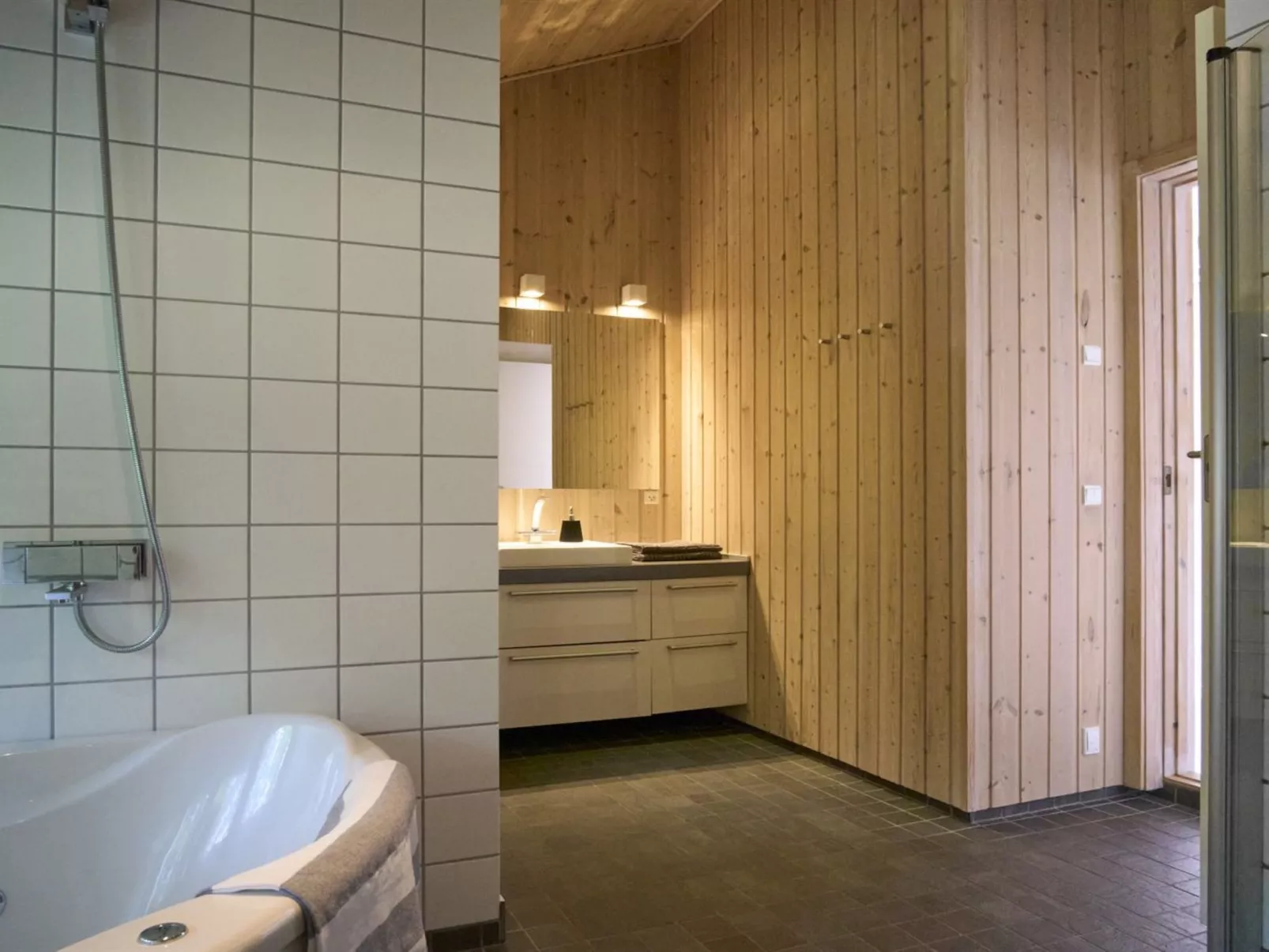 "Rudolf" - 400m from the sea-Binnen