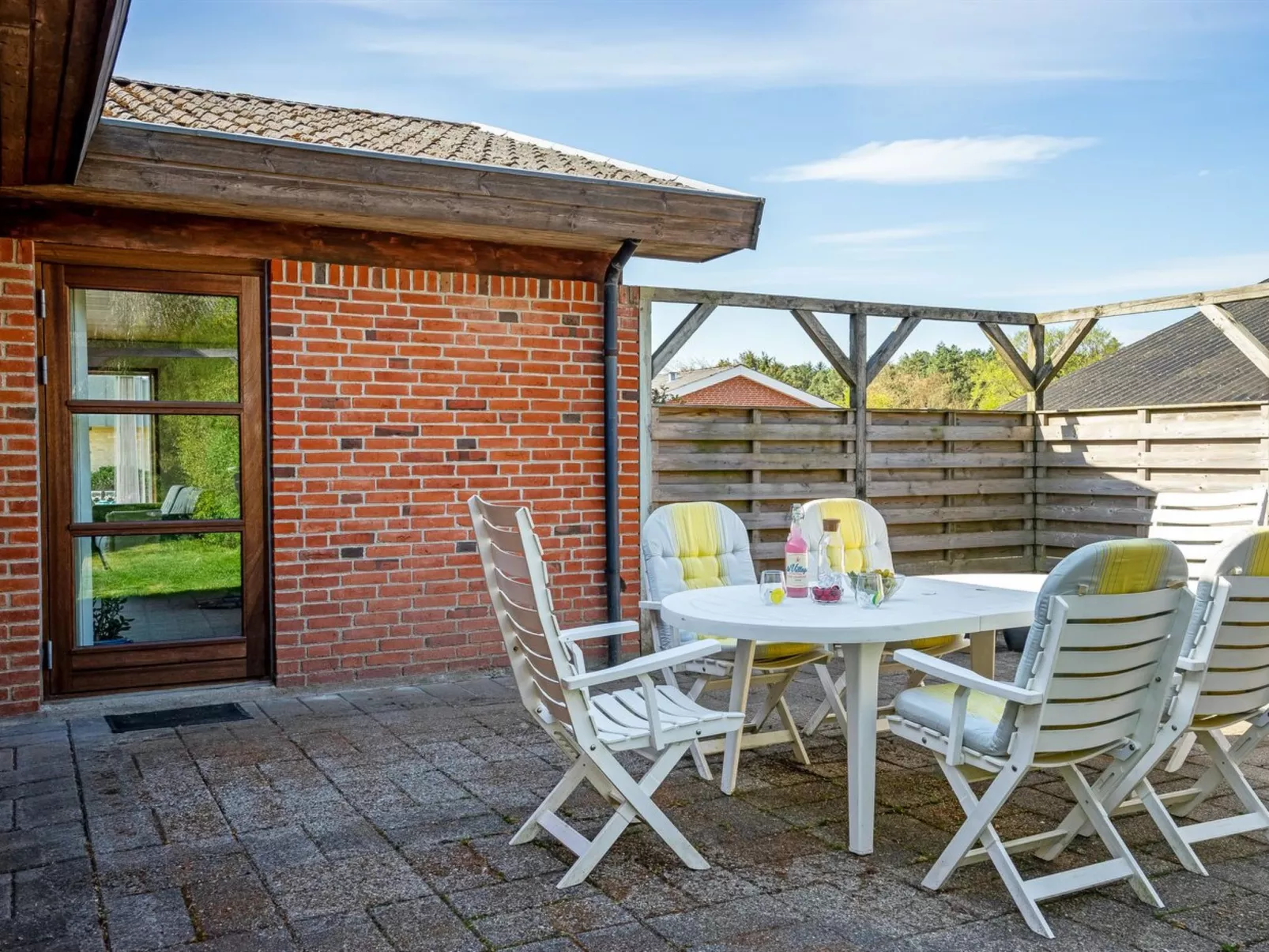 "Satu" - 2km from the sea-Buiten