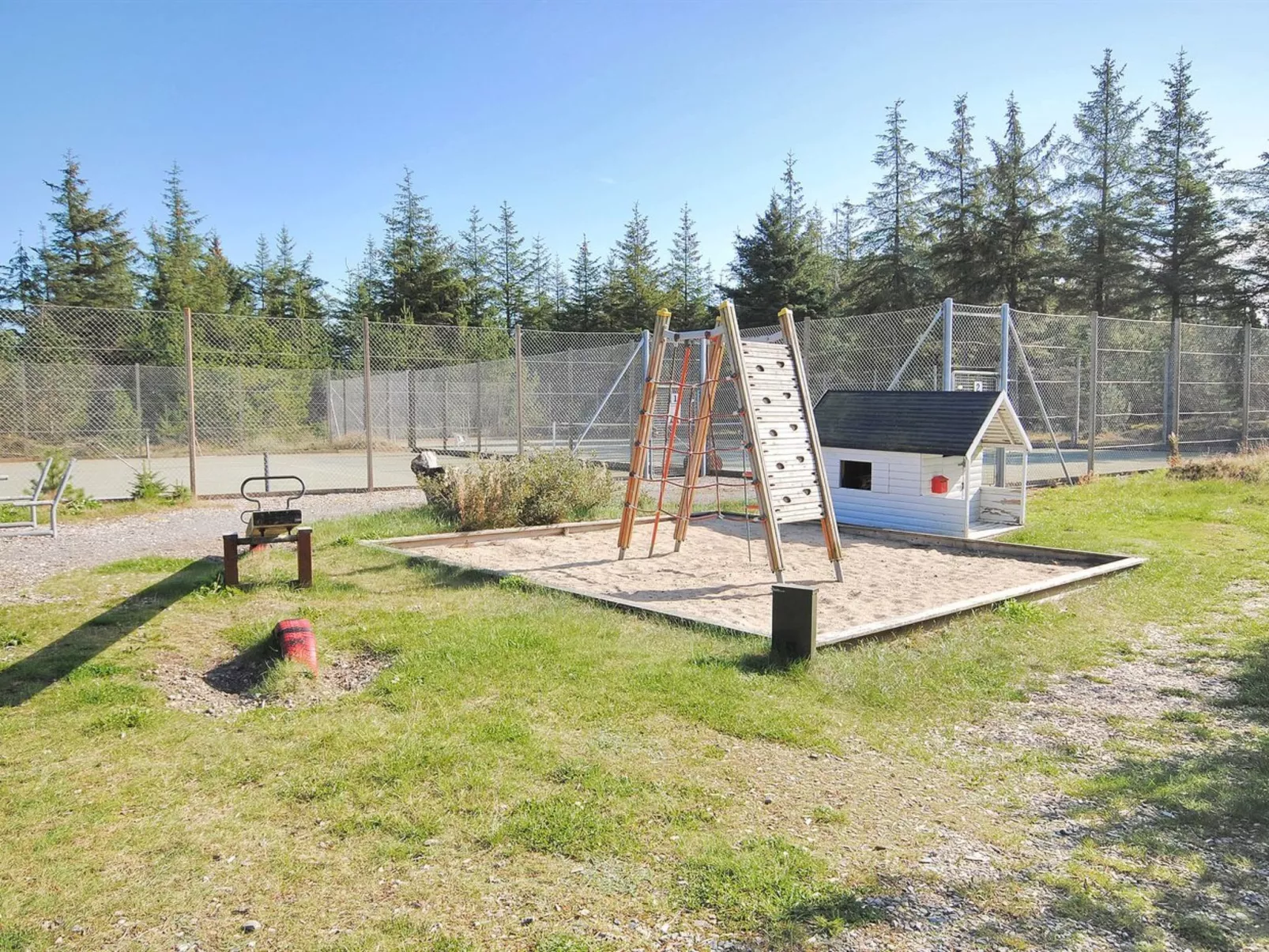 "Elenor" - 1.1km from the sea-Binnen