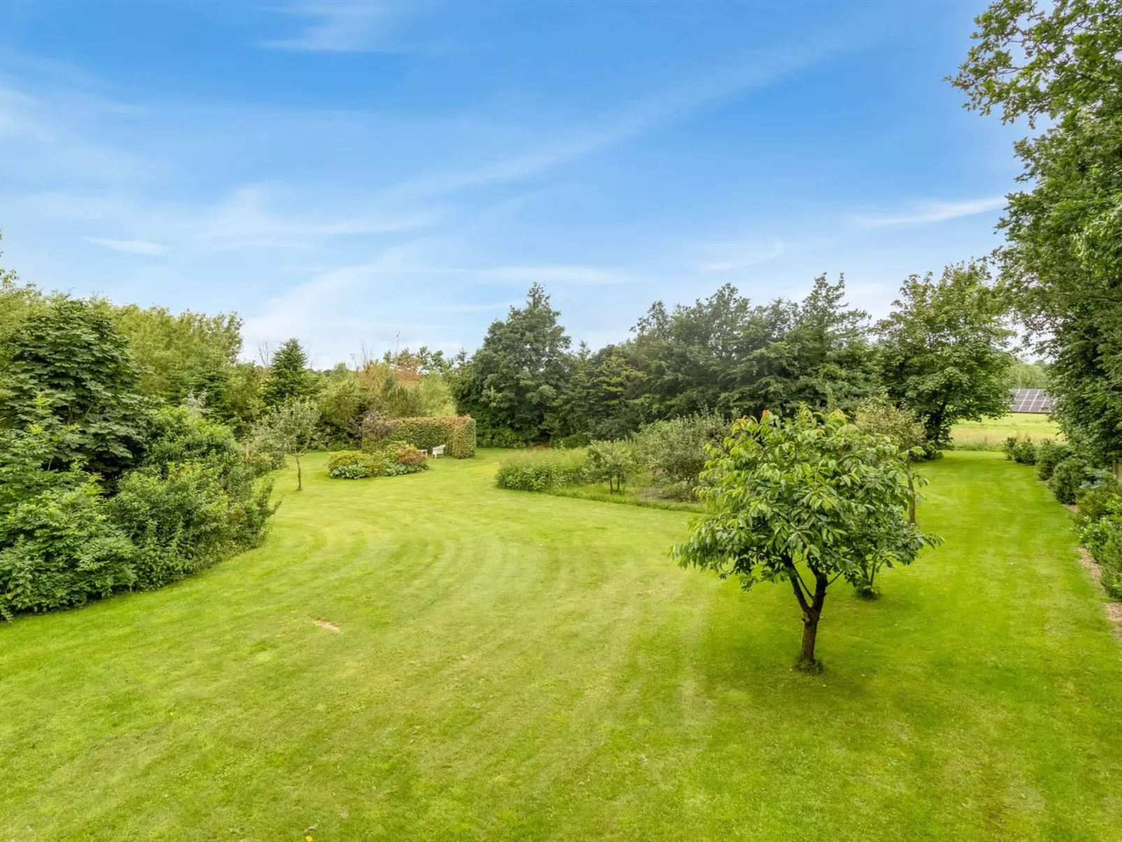 "Saran" - 30km from the sea-Buiten