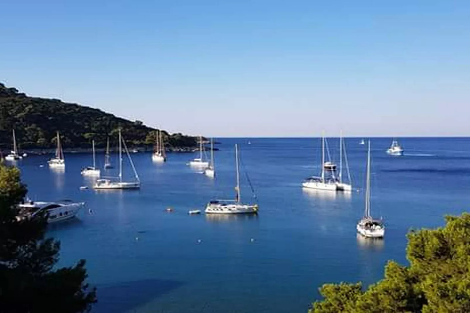 Apartments Franka Saplunara-Triple Room with Terrace and Sea View  No1-Sfeer