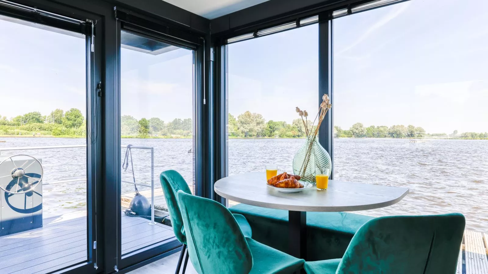 Tiny houseboat Parel I - airco-Eetkamer