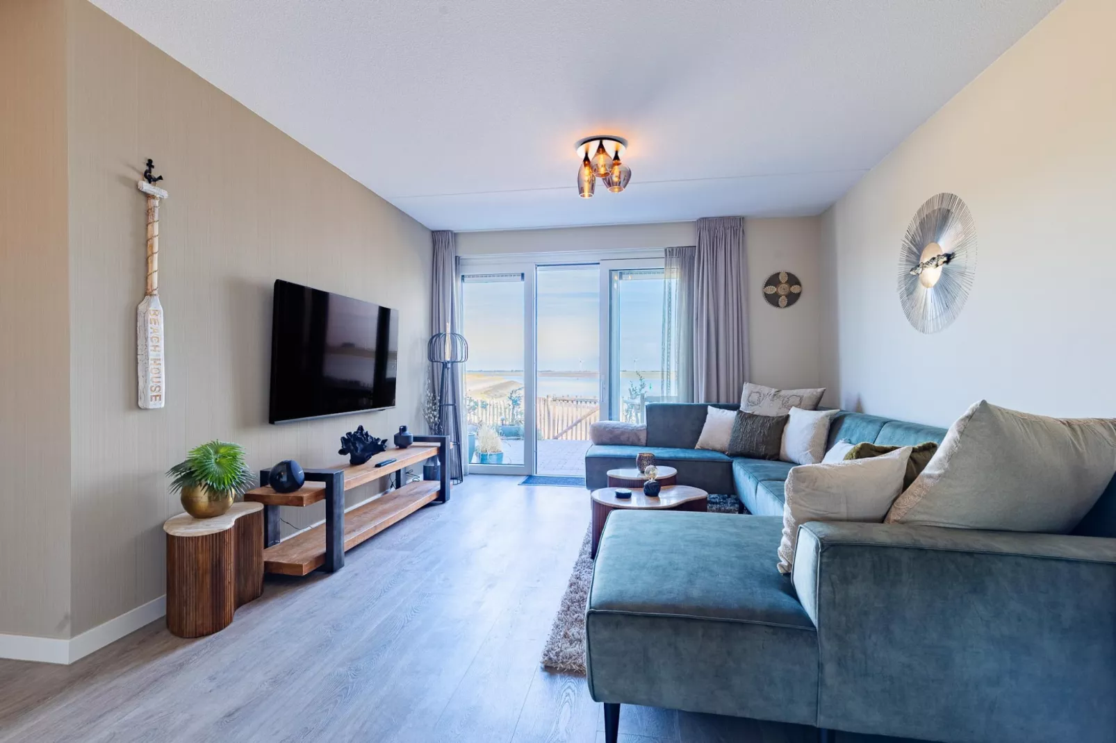 Luxe appartement Vista Maris 'Somaris' - Havenweg 8-50  Sint-Annaland-Woonkamer