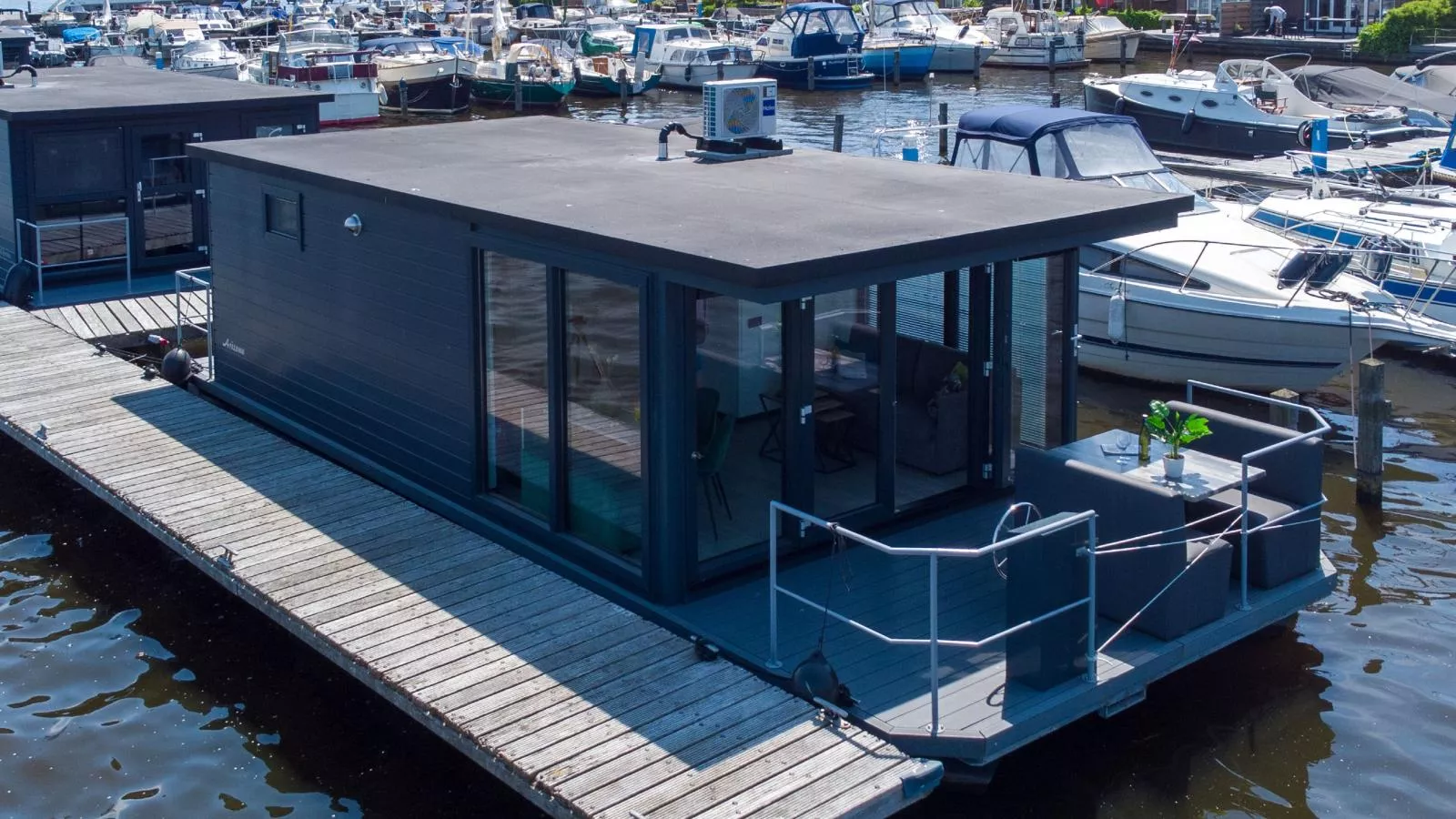 Tiny houseboat Parel I - airco-Buitenkant zomer