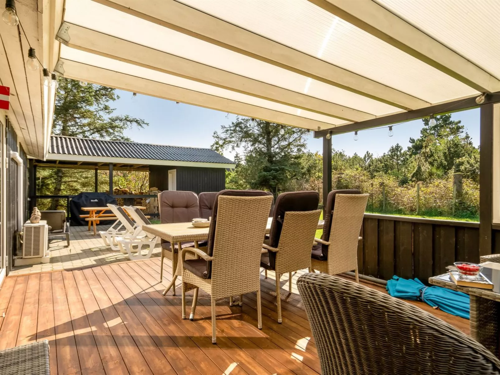 "Rajna" - 500m to the fjord-Buiten