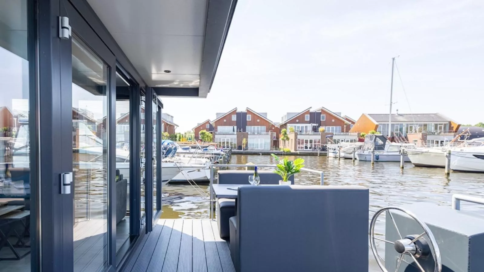 Tiny houseboat Parel II - airco-Terrasbalkon