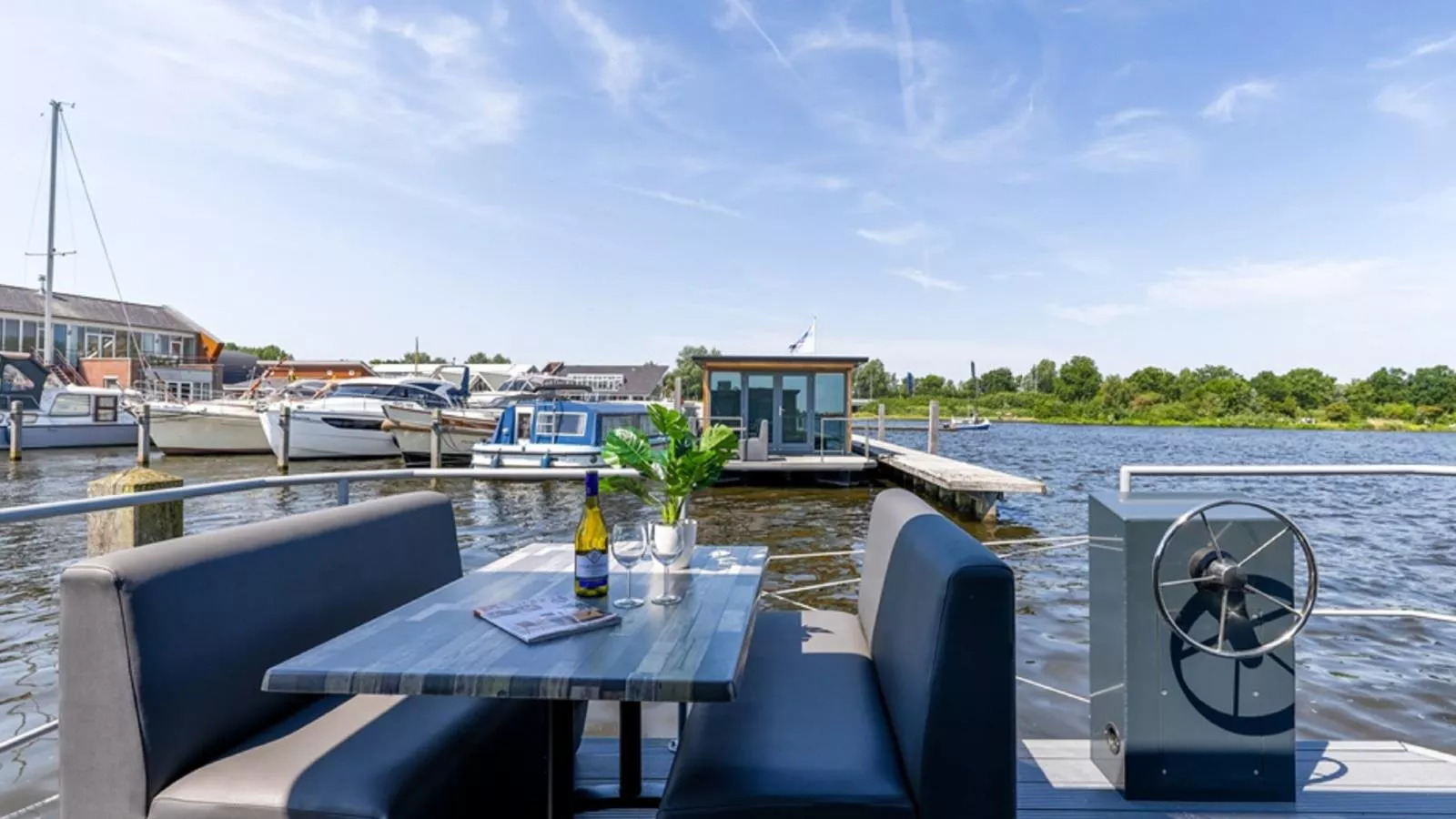 Tiny houseboat Parel II - airco-Terrasbalkon