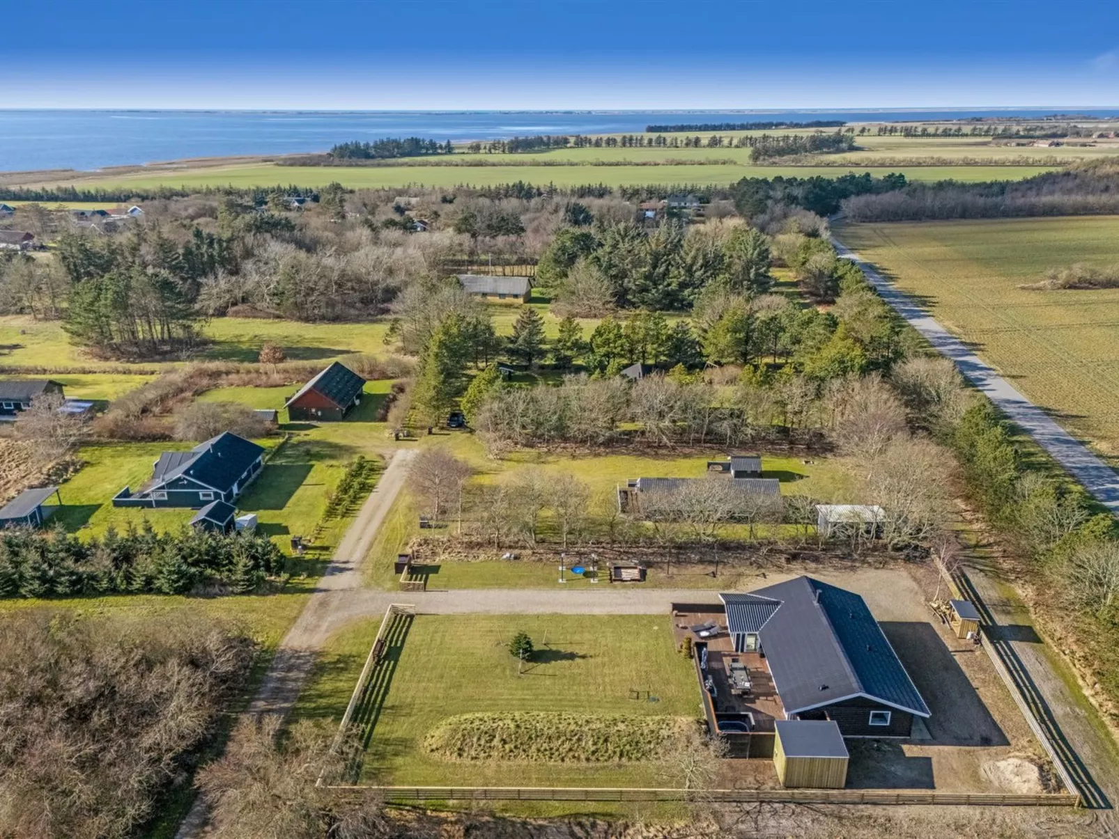 "Elisaveta" - 400m to the fjord-Buiten