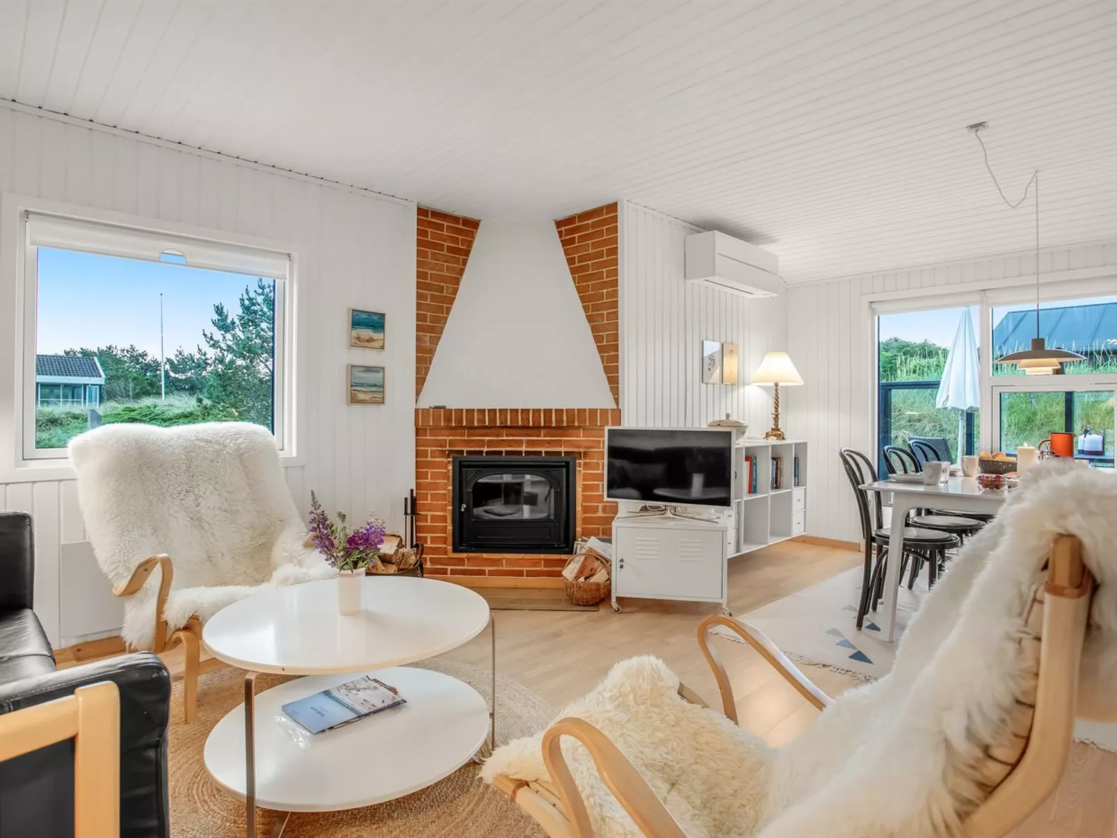 "Cate" - 900m from the sea-Binnen