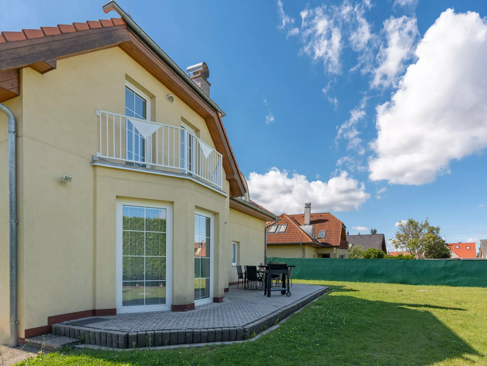 Garden & Terrace Villa-Buiten