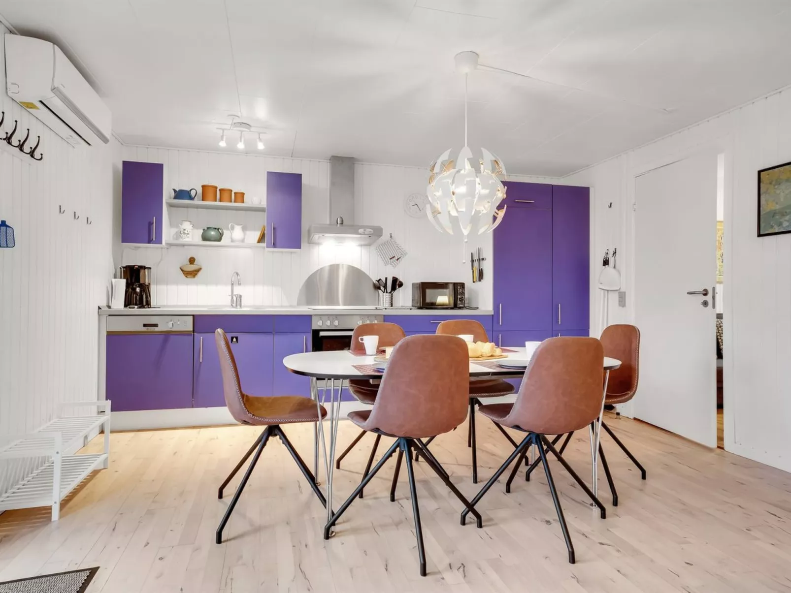 "Arise" - 700m from the sea-Binnen