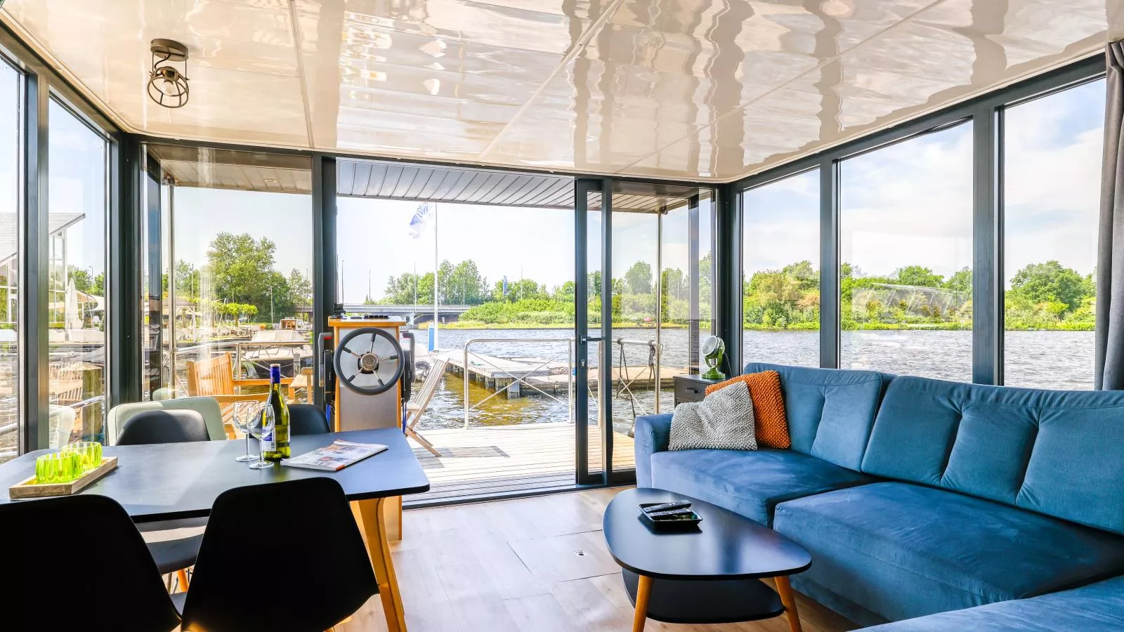 Tiny Houseboat De Woudaap - I-Woonkamer