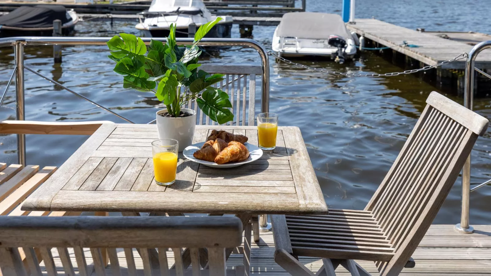 Tiny Houseboat De Woudaap - I-Terrasbalkon