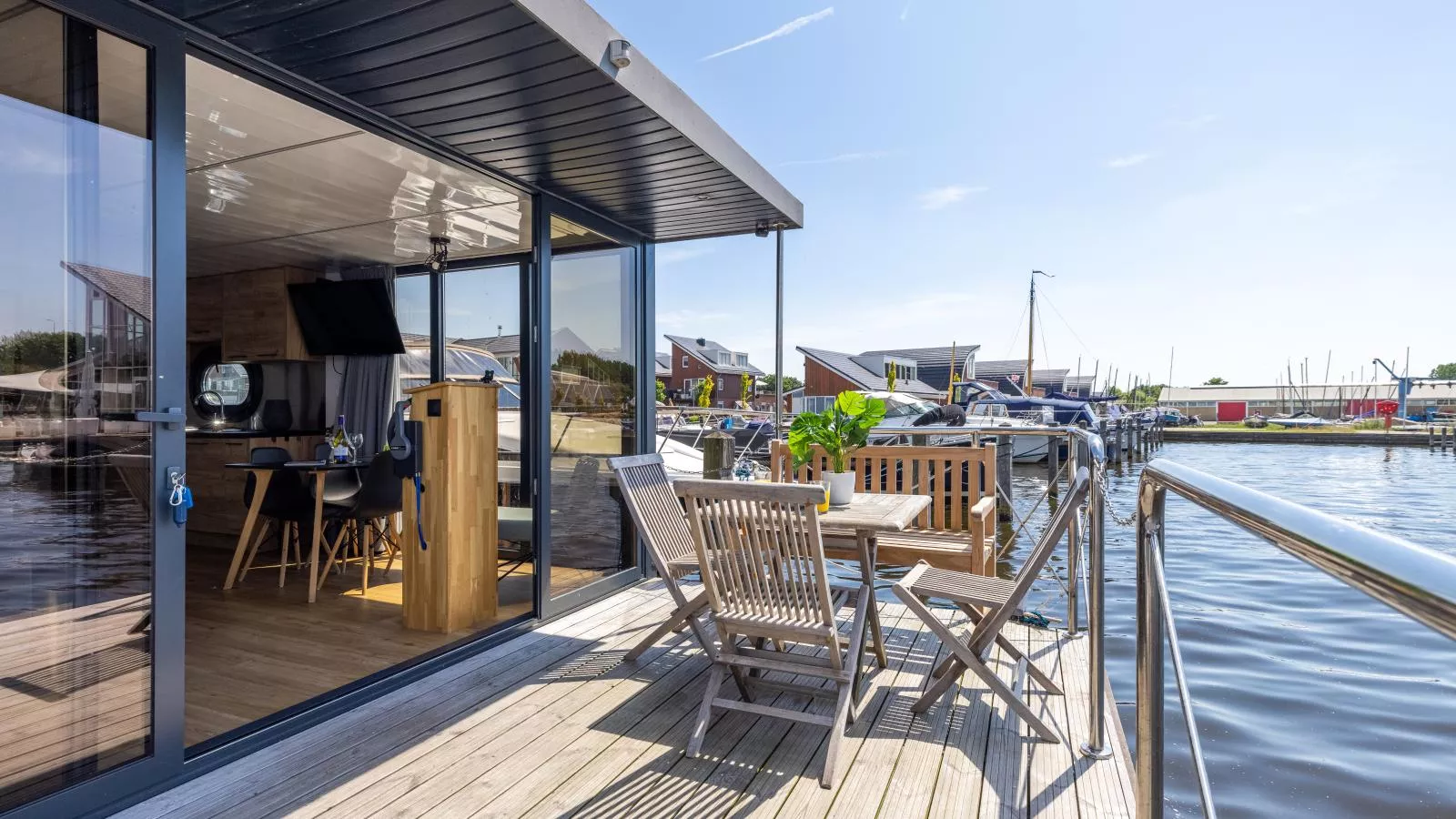 Tiny Houseboat De Woudaap - I-Buitenlucht