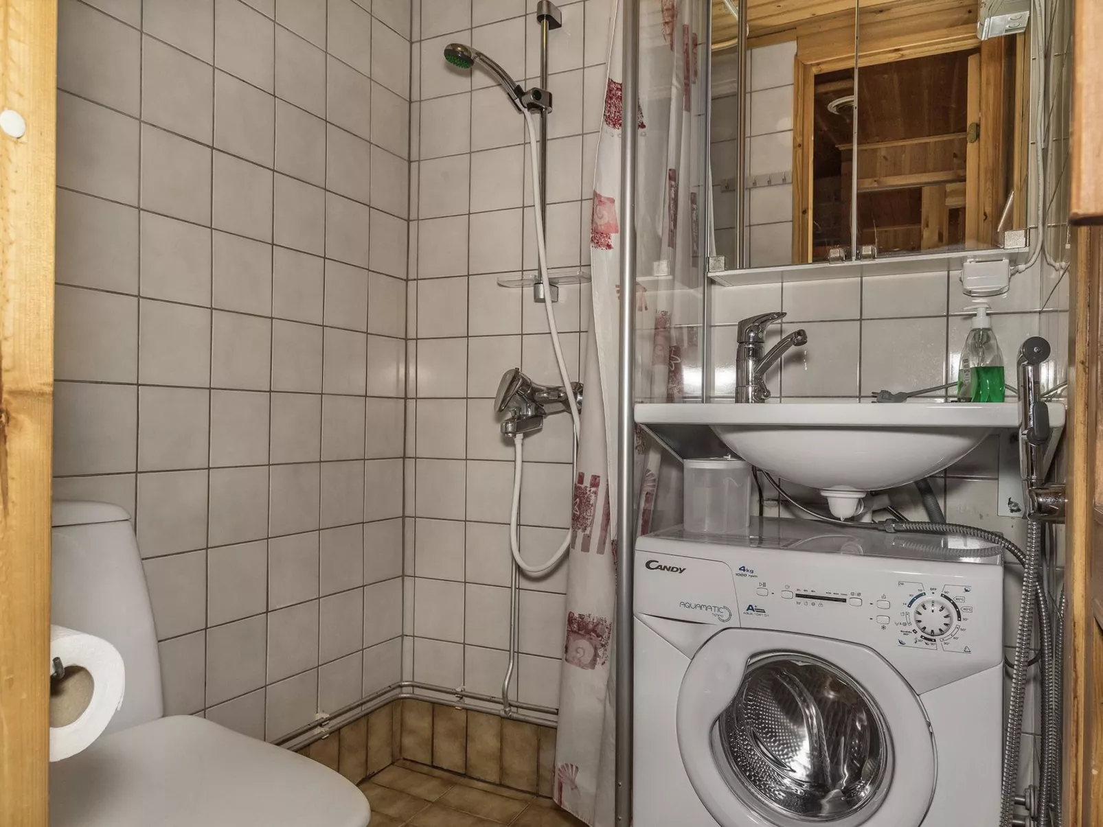 Ylläskarpalo 1 päätyhuoneisto-Binnen