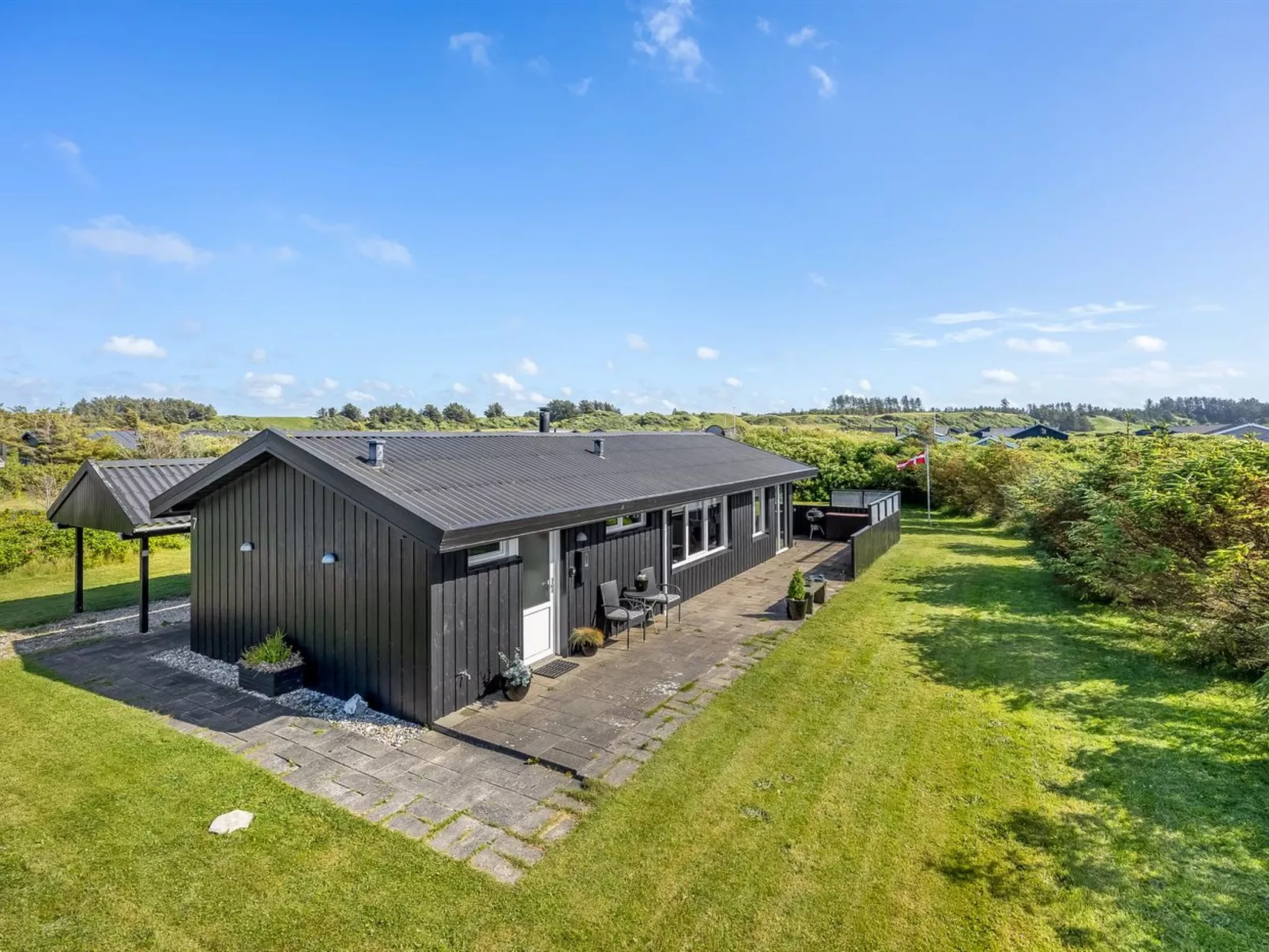 "Erblin" - 400m from the sea-Buiten