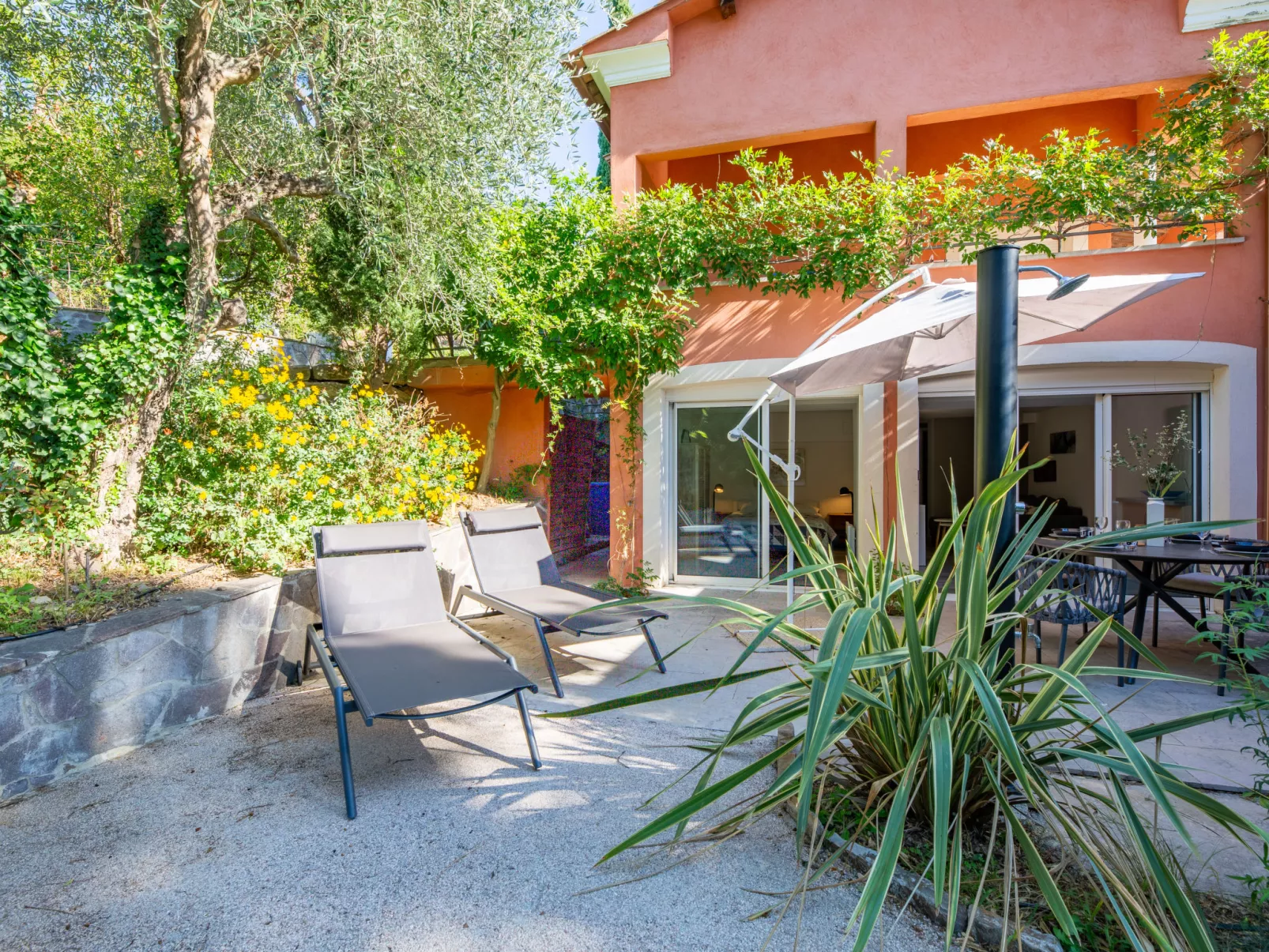 Terre de Sienne-Buiten