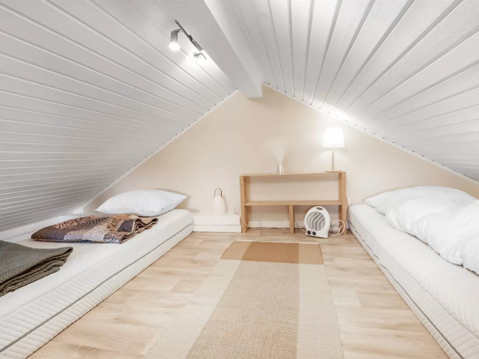 "Hughe" - 1.3km from the sea-Binnen