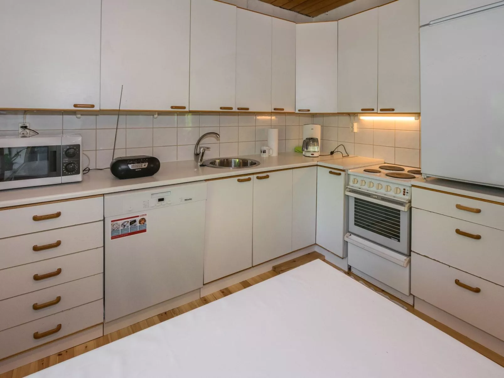 Lampaluodon punainen tupa-Binnen