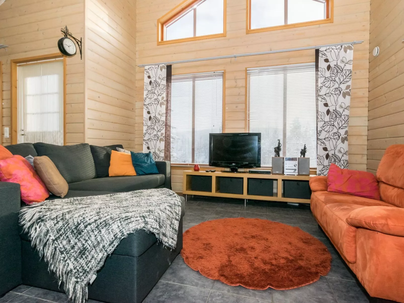 Rinteenkotka mökki-Binnen