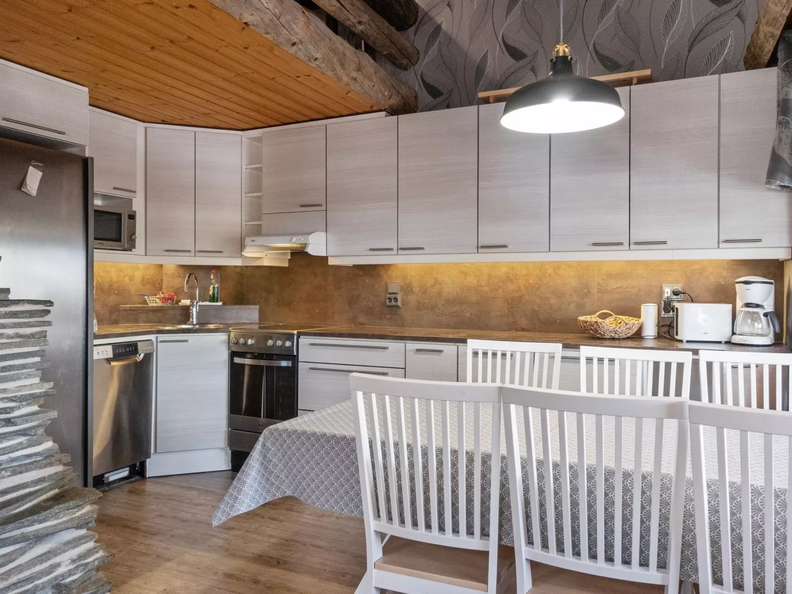 Sallanhelmi b1-Binnen